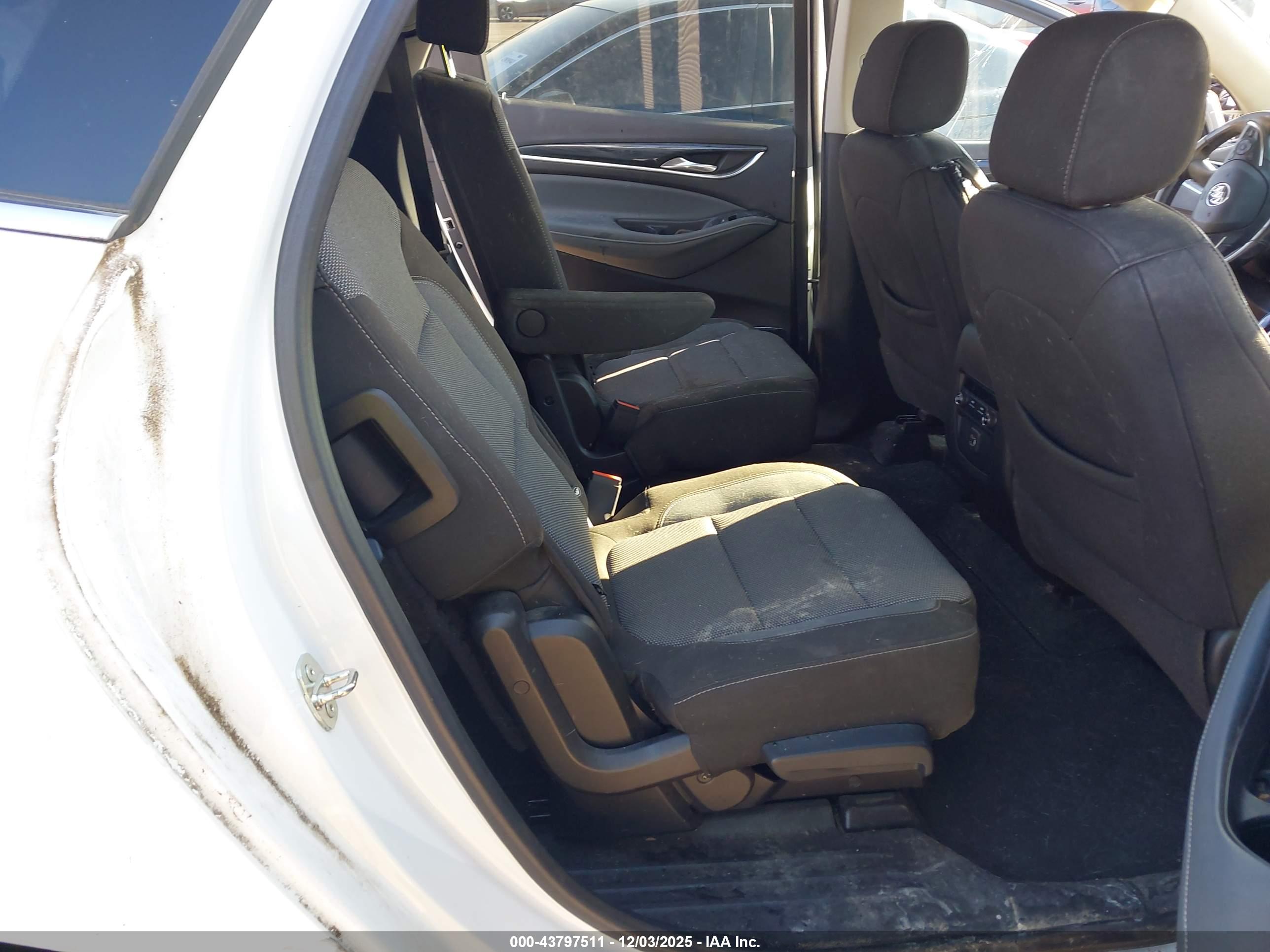 BUICK ENCLAVE image 8