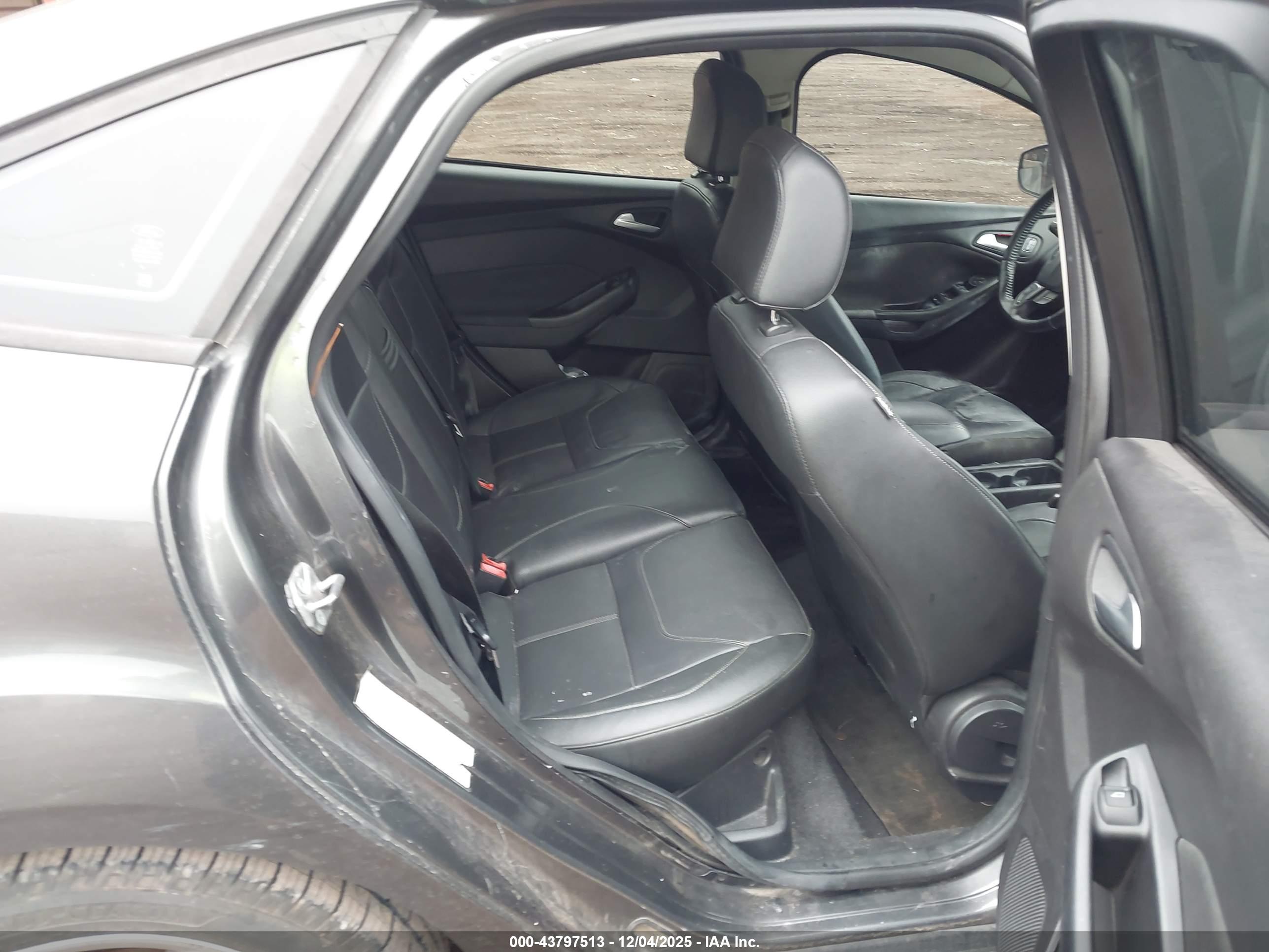 FORD FOCUS image 8