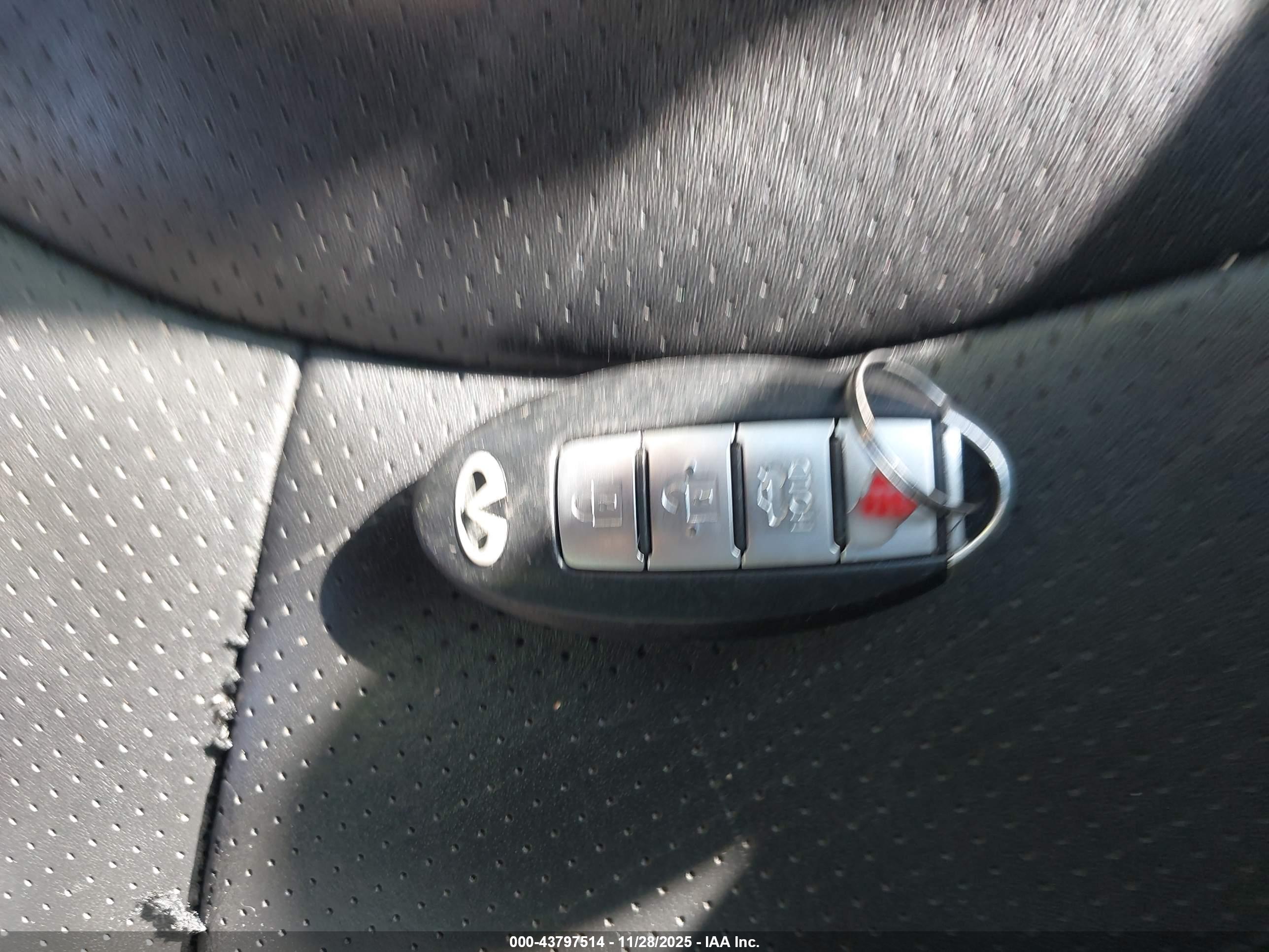 INFINITI G37 image 11