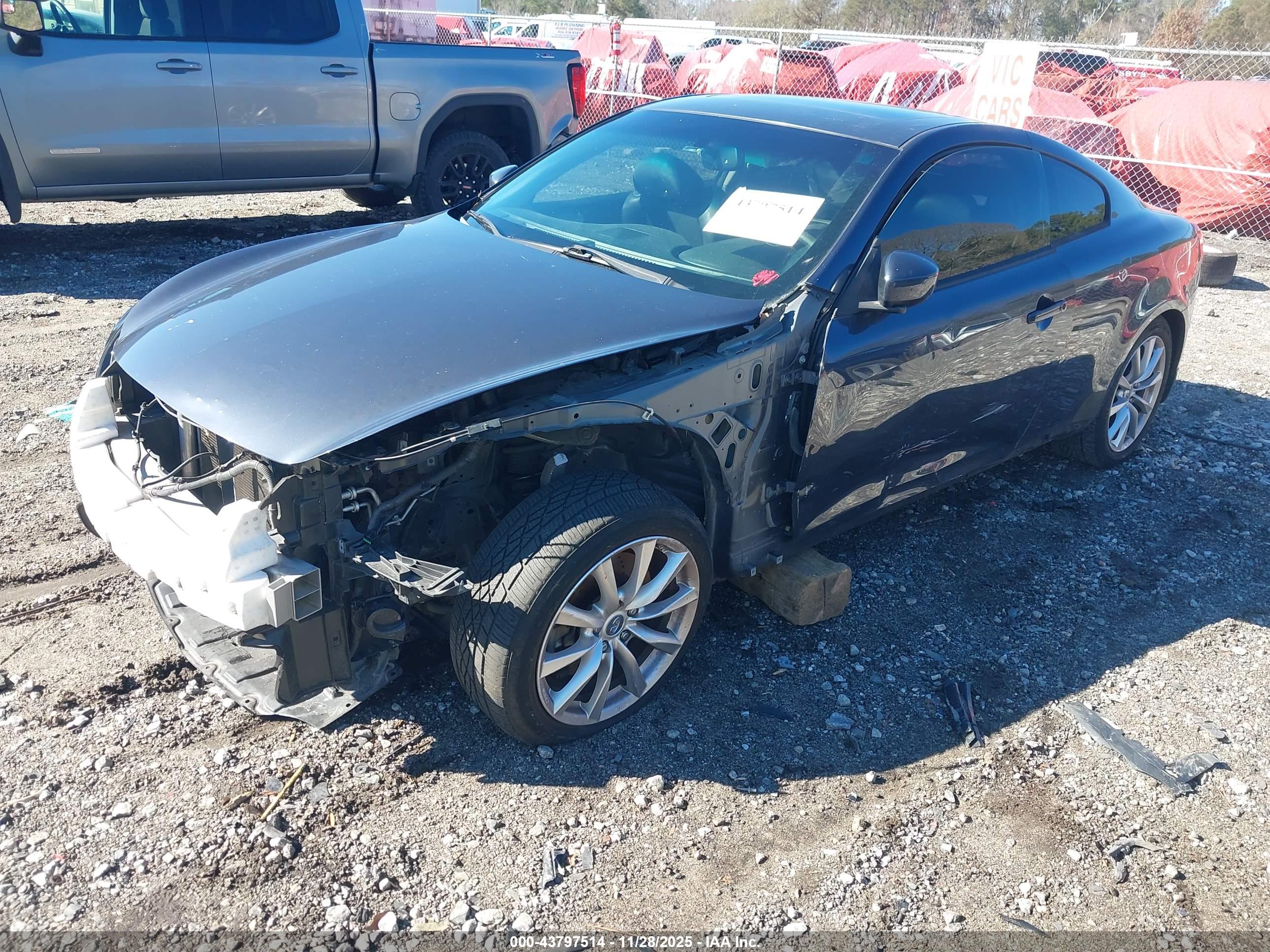 INFINITI G37 image 2