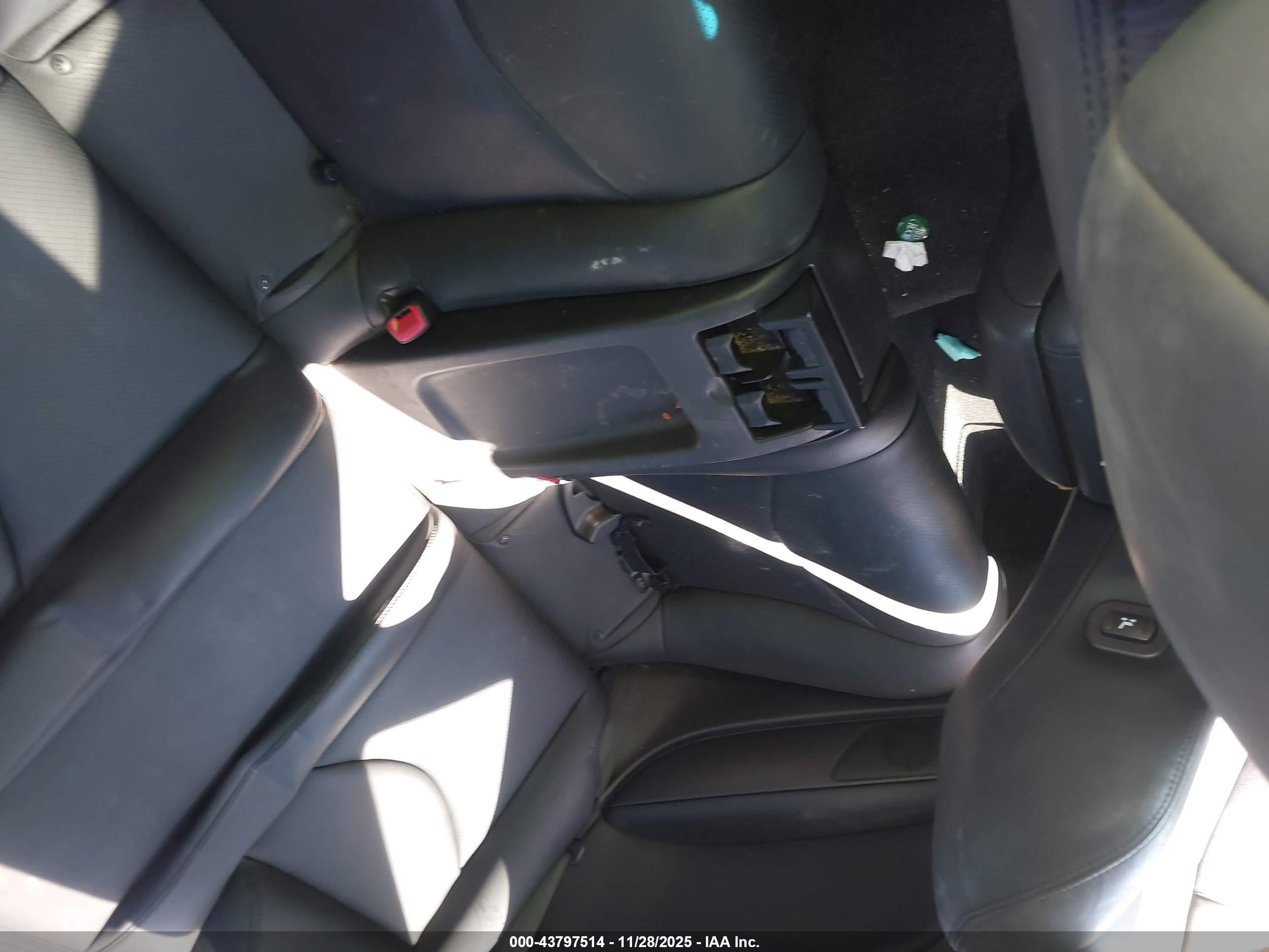 INFINITI G37 image 8