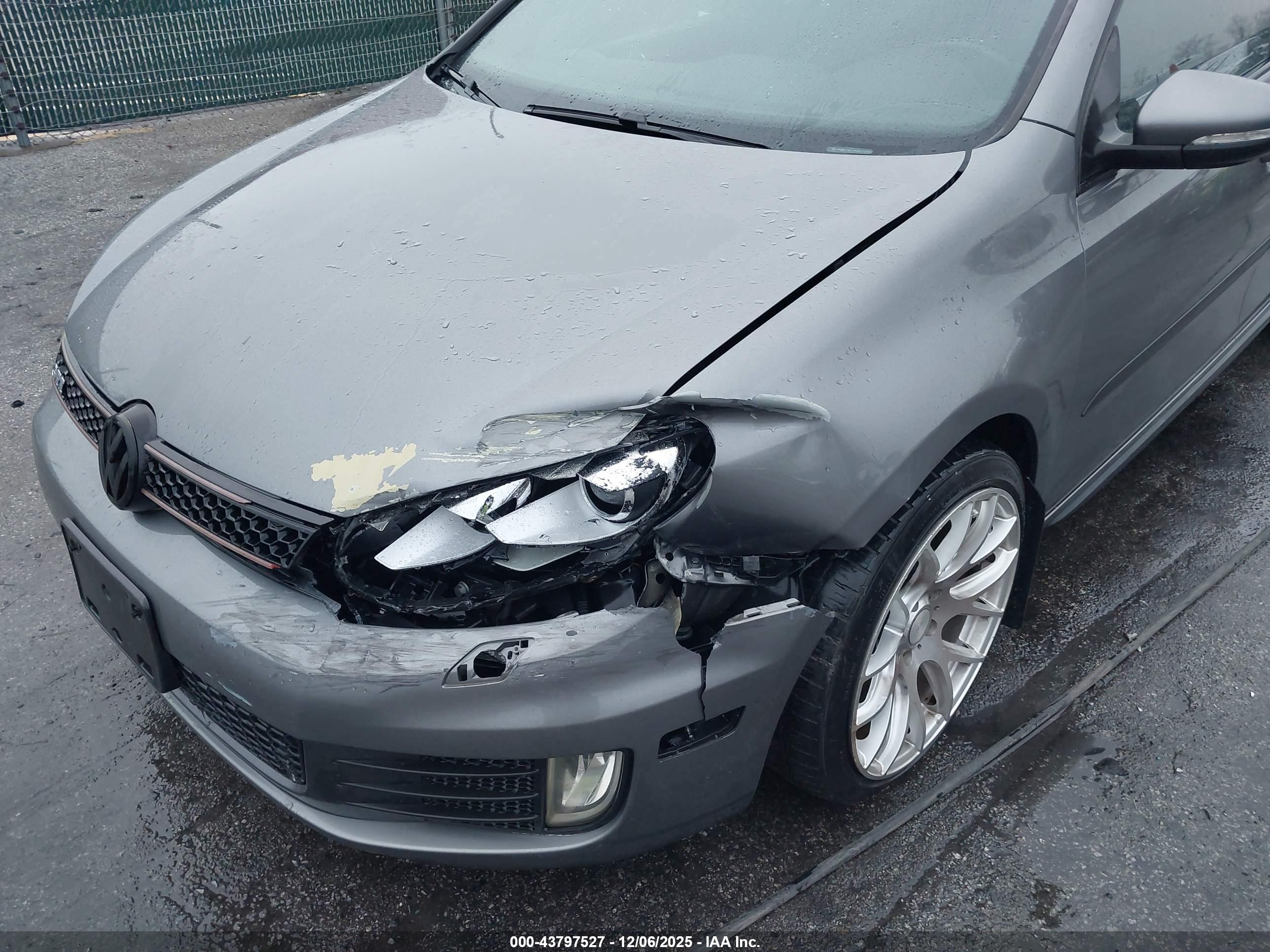 VOLKSWAGEN GTI image 6