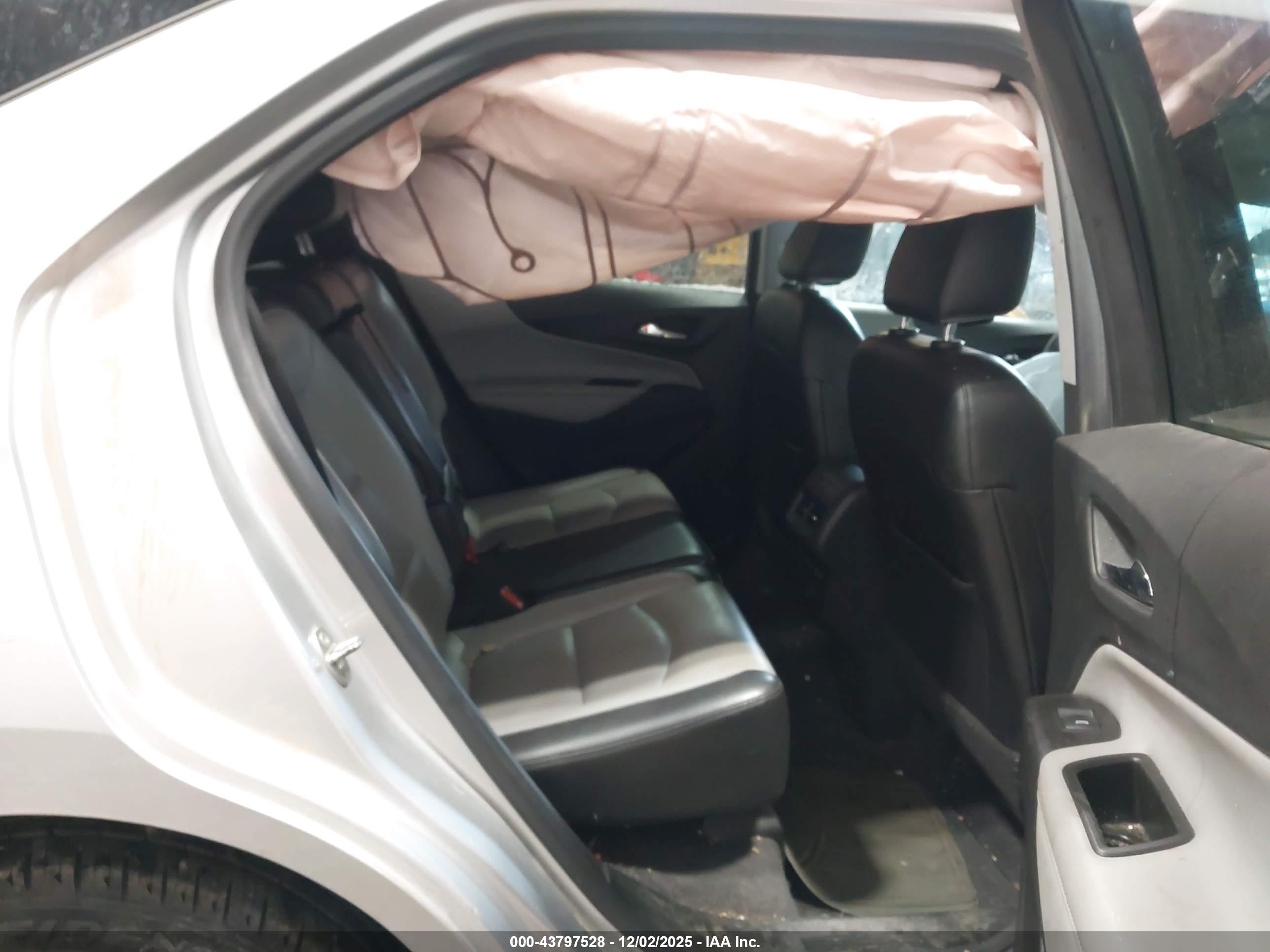 CHEVROLET EQUINOX image 8