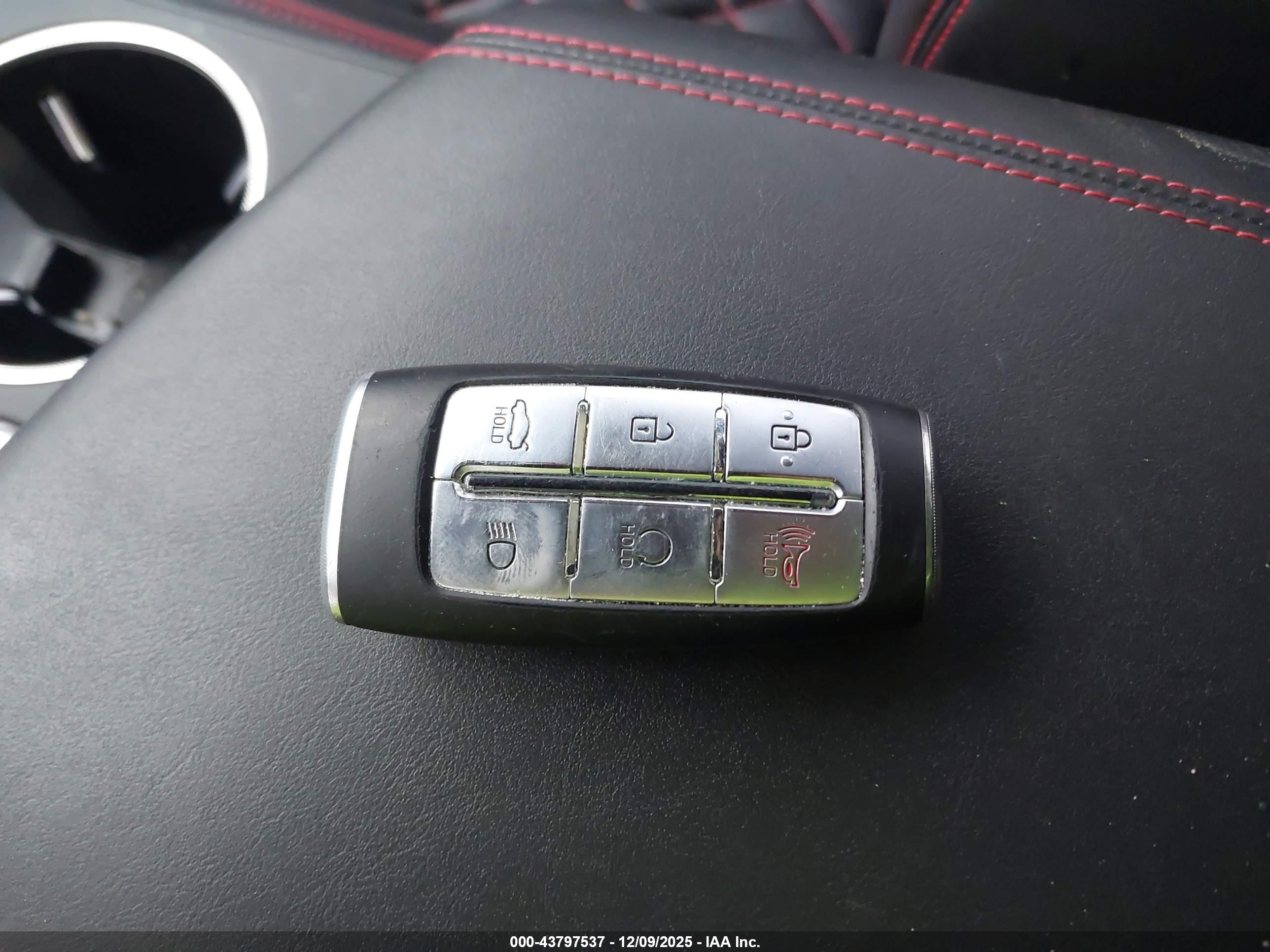 GENESIS G70 image 11