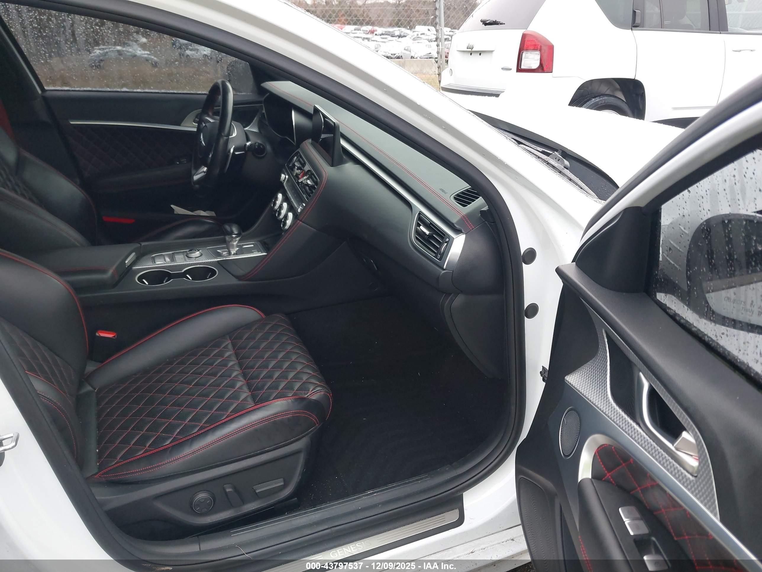 GENESIS G70 image 5