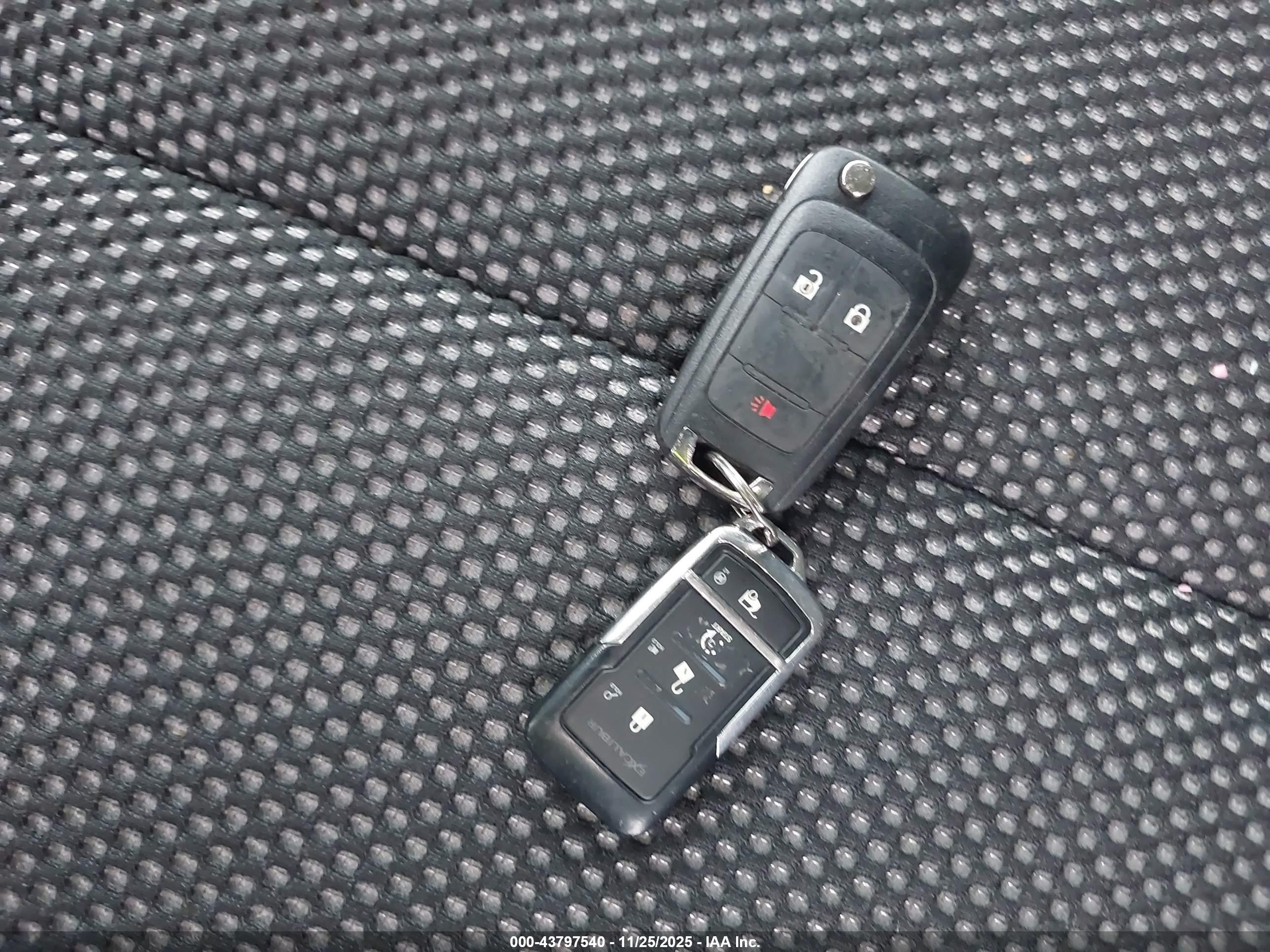 CHEVROLET EQUINOX image 11