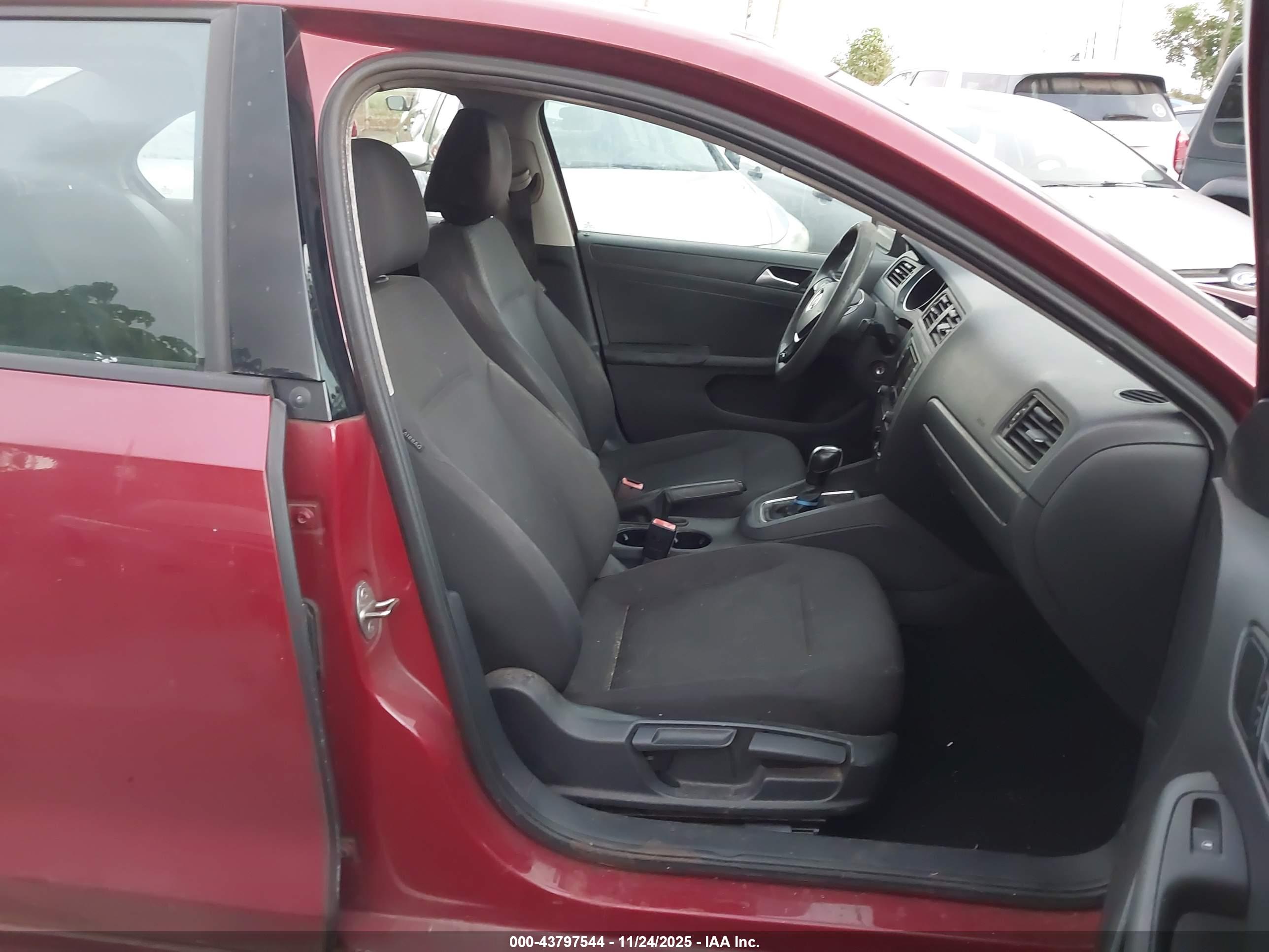 VOLKSWAGEN JETTA image 5