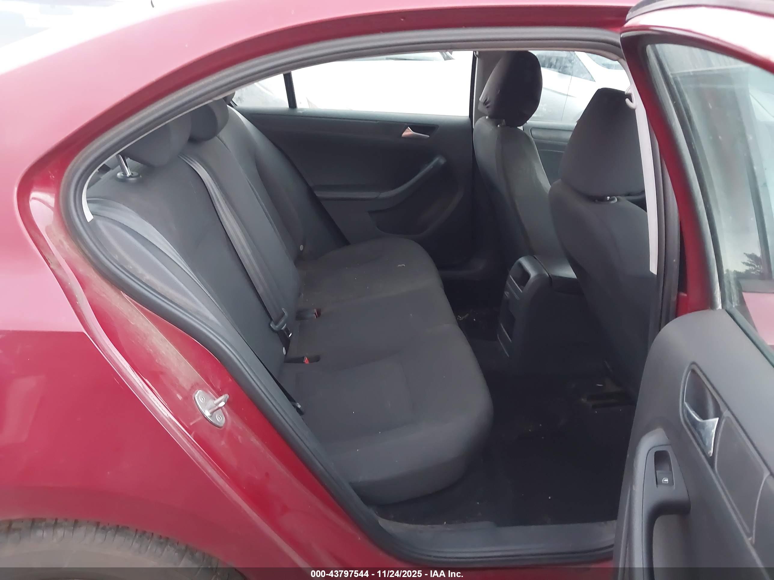 VOLKSWAGEN JETTA image 8