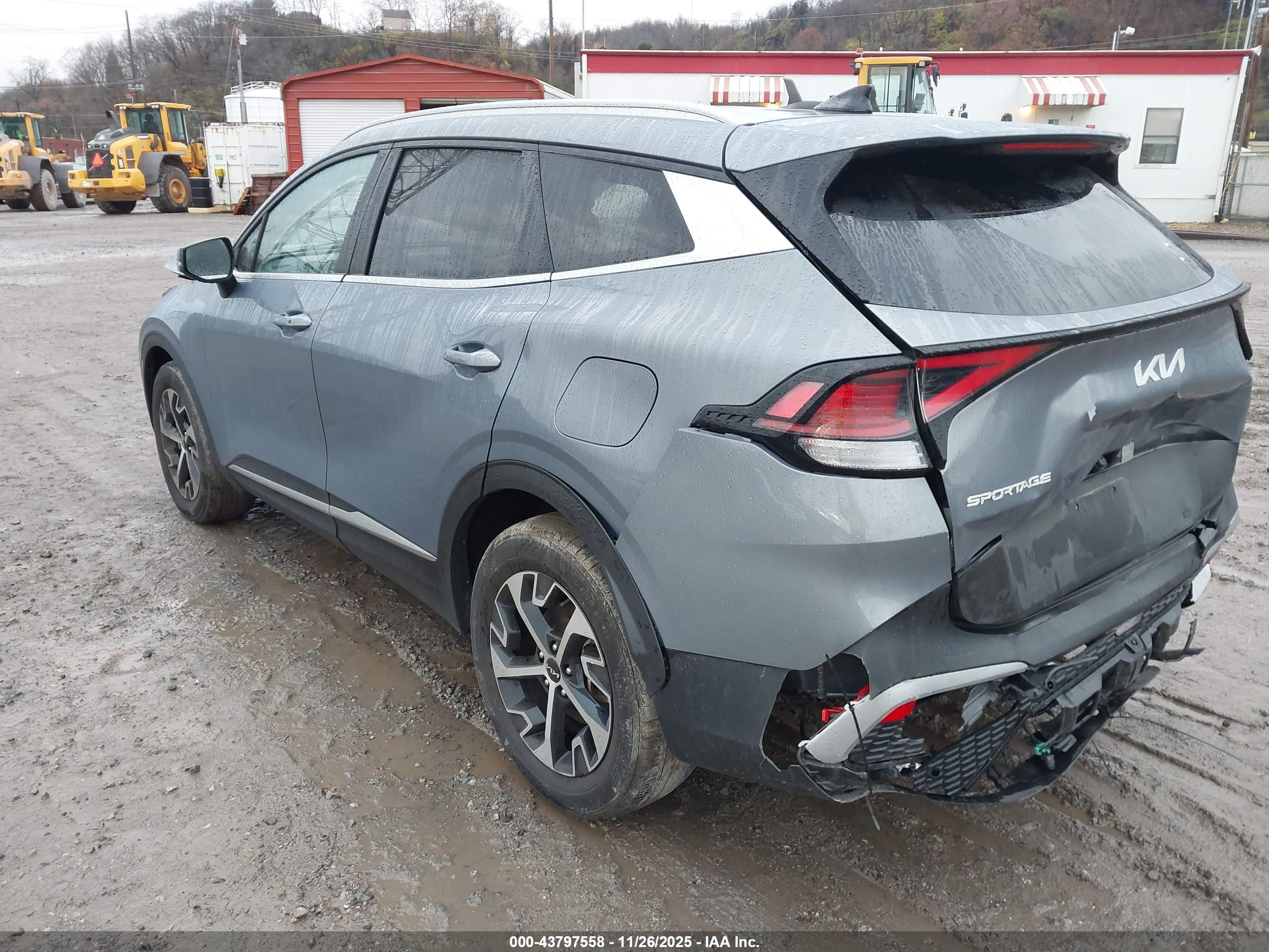 KIA SPORTAGE image 3