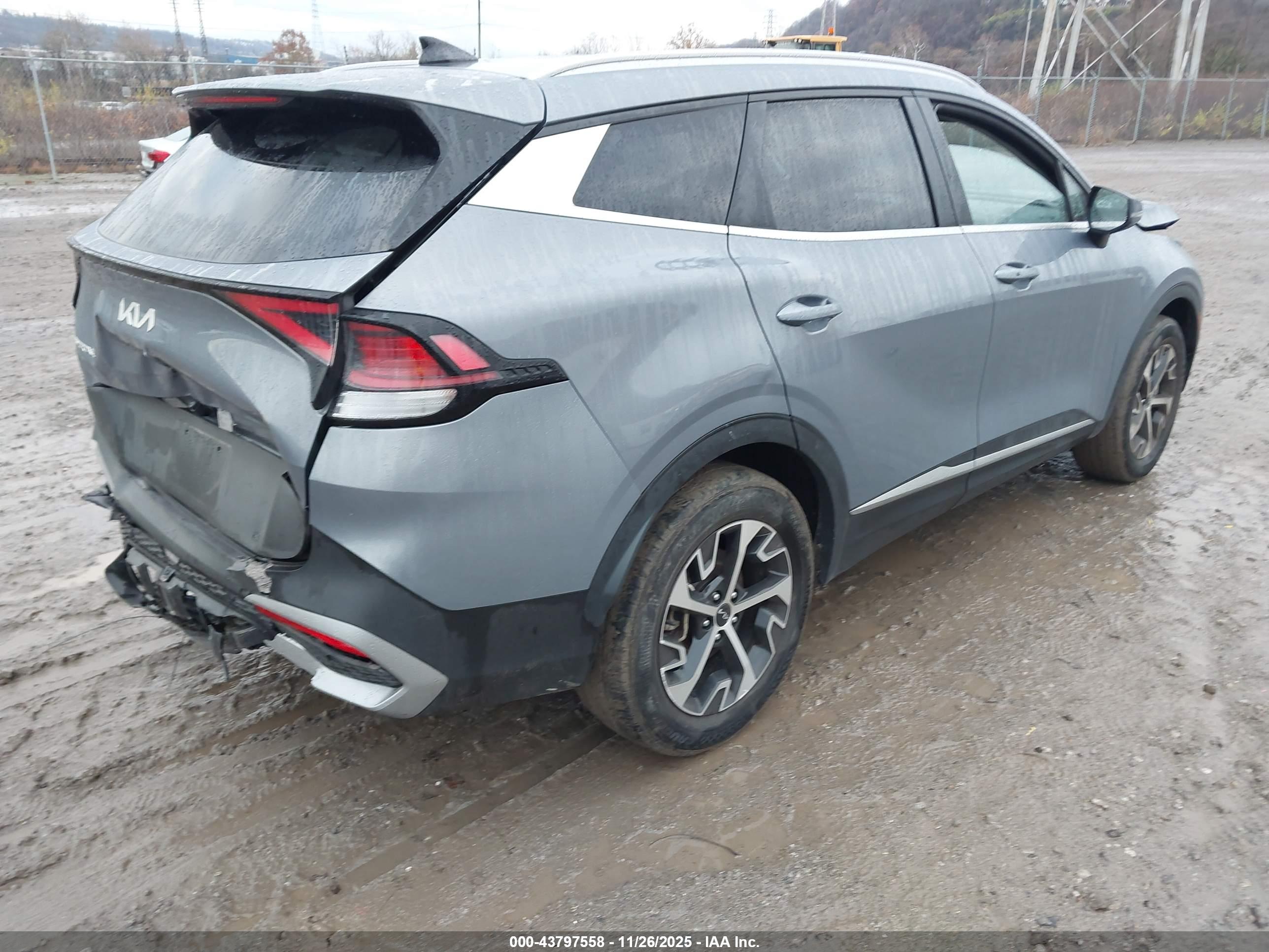 KIA SPORTAGE image 4