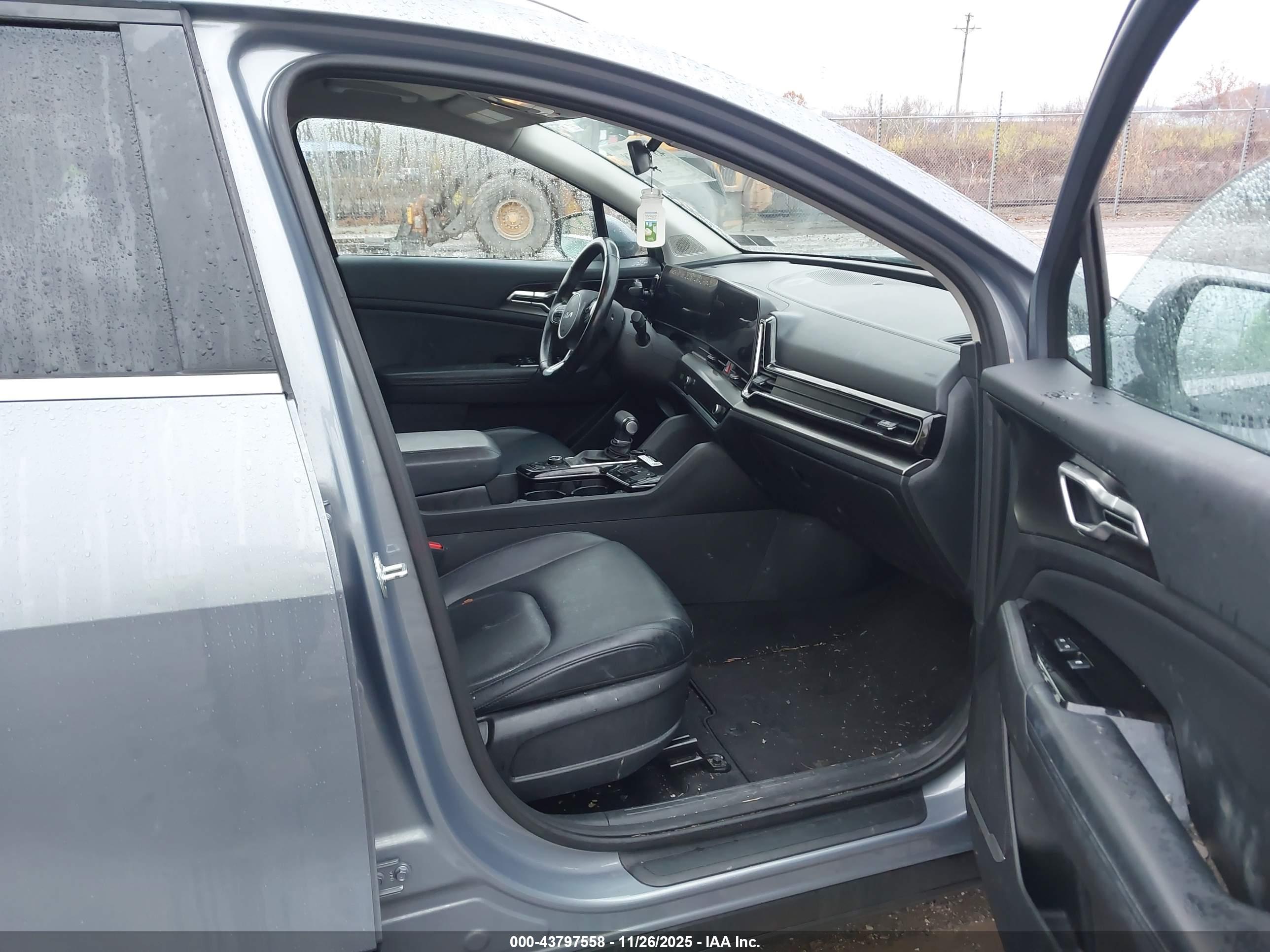KIA SPORTAGE image 5