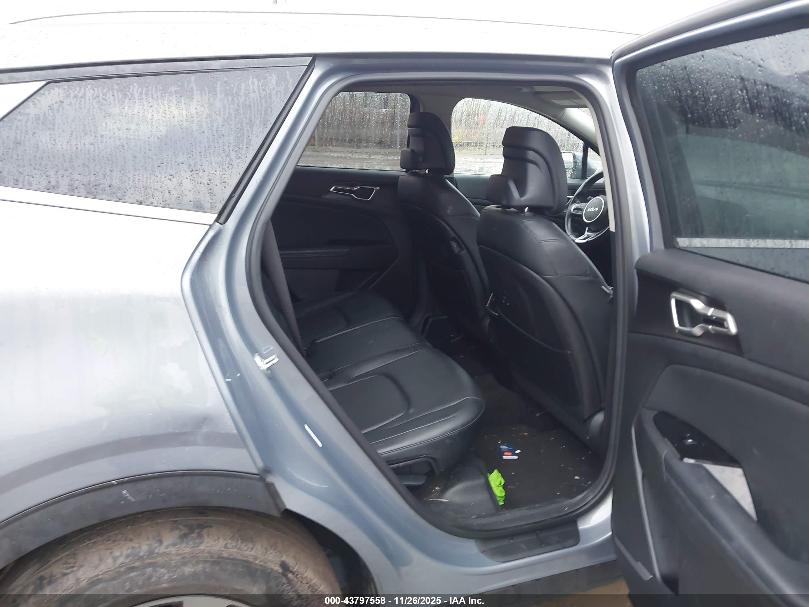 KIA SPORTAGE image 8