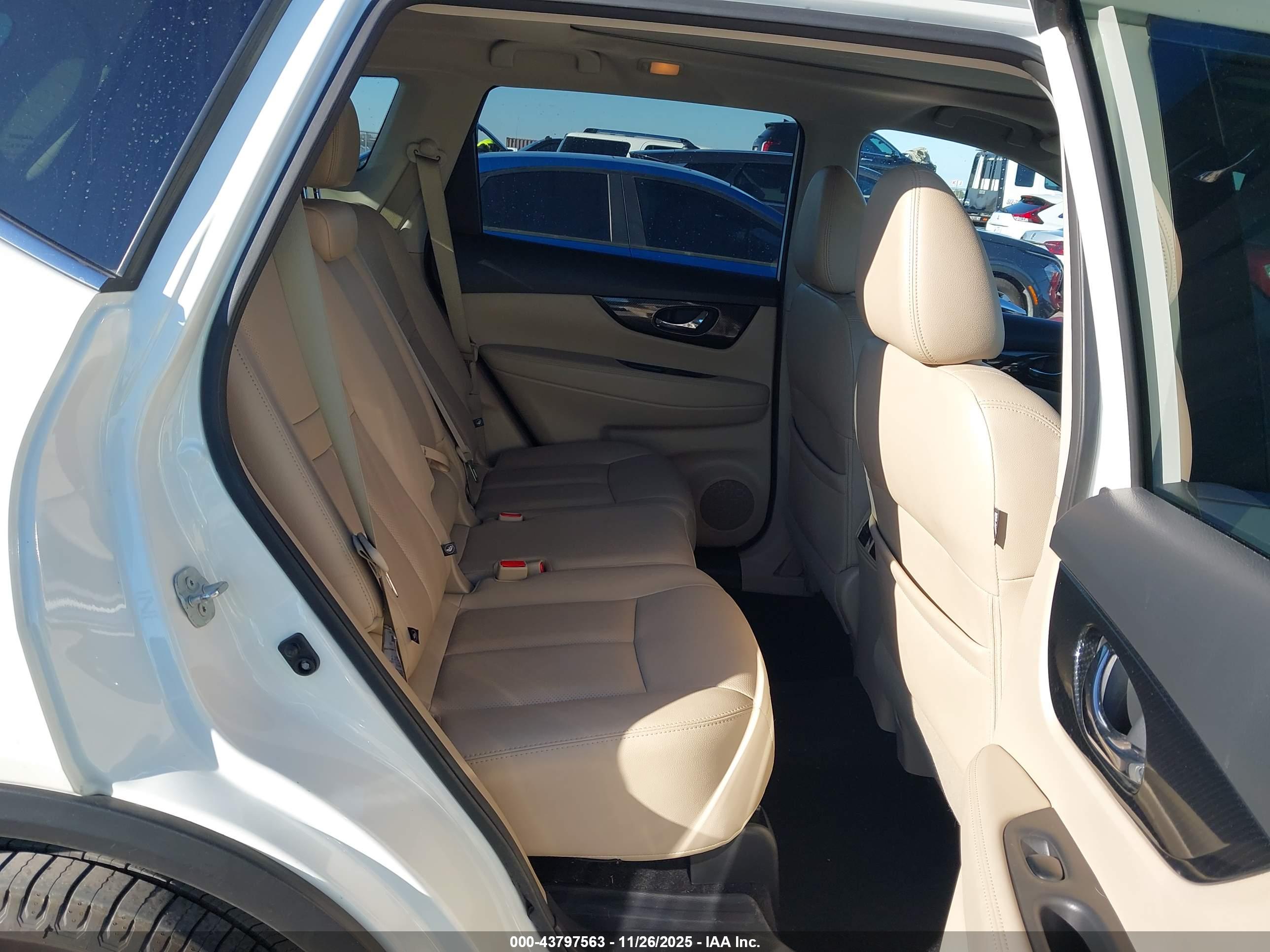 NISSAN ROGUE image 8