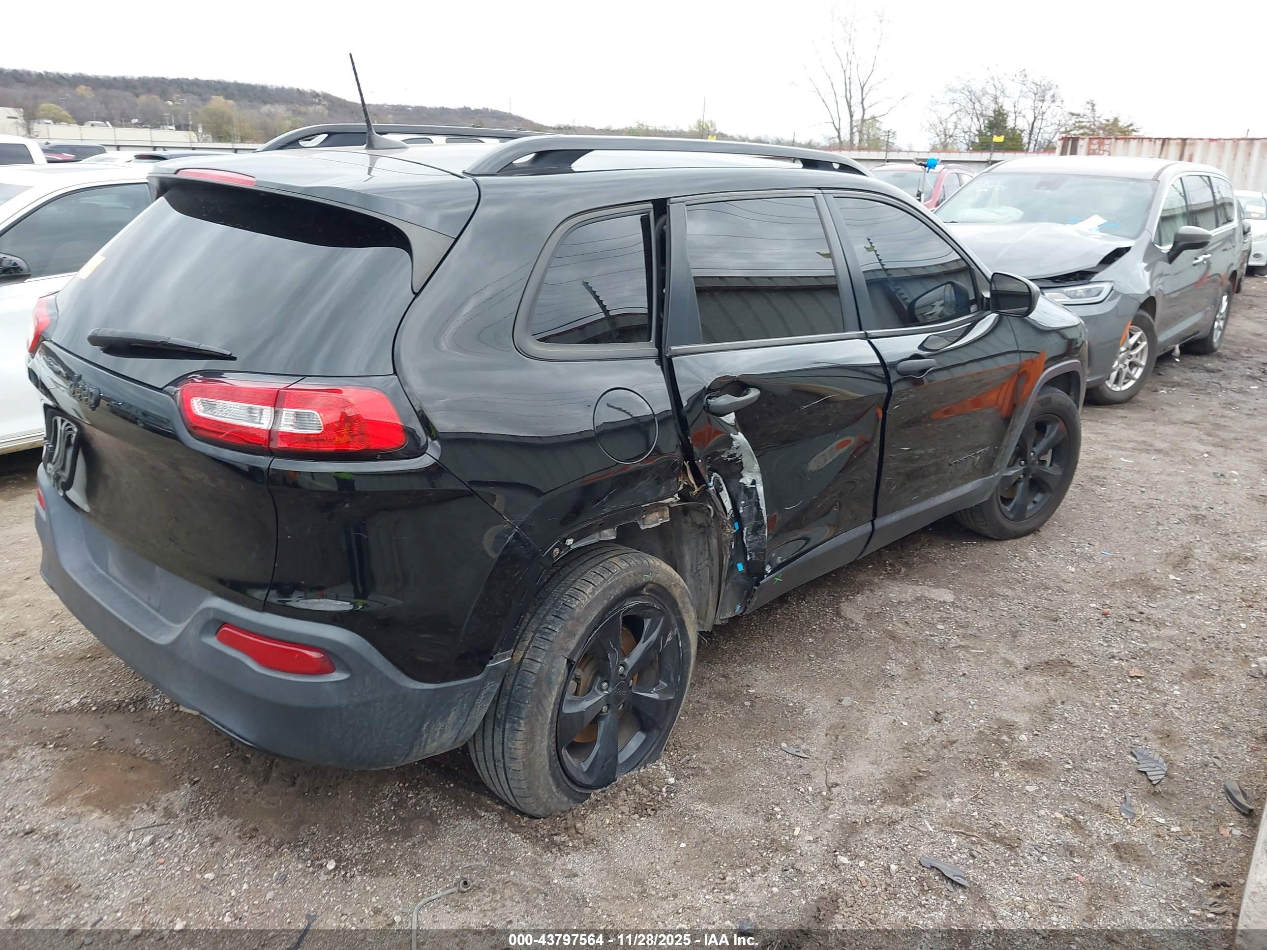 JEEP CHEROKEE image 4
