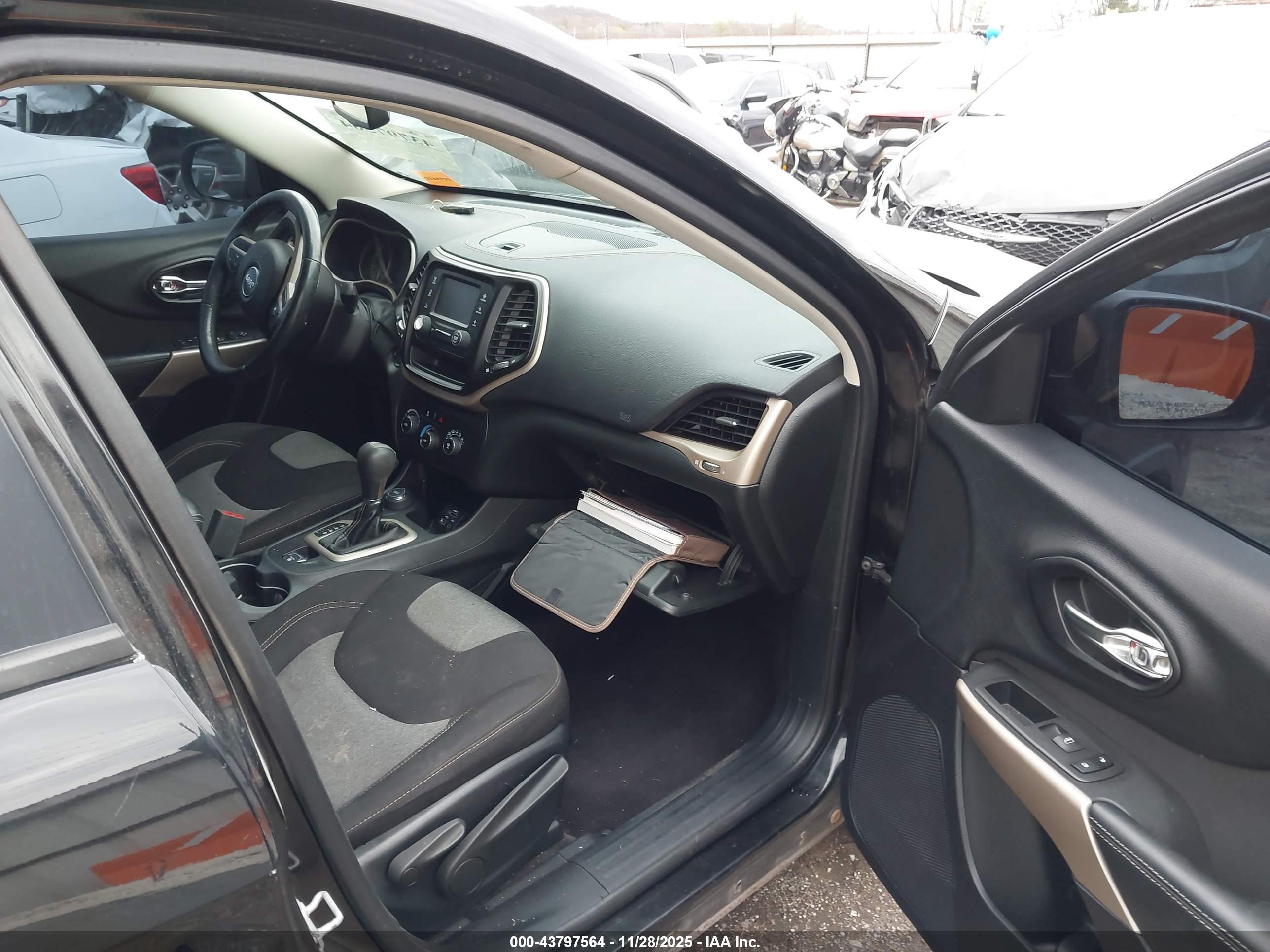 JEEP CHEROKEE image 5