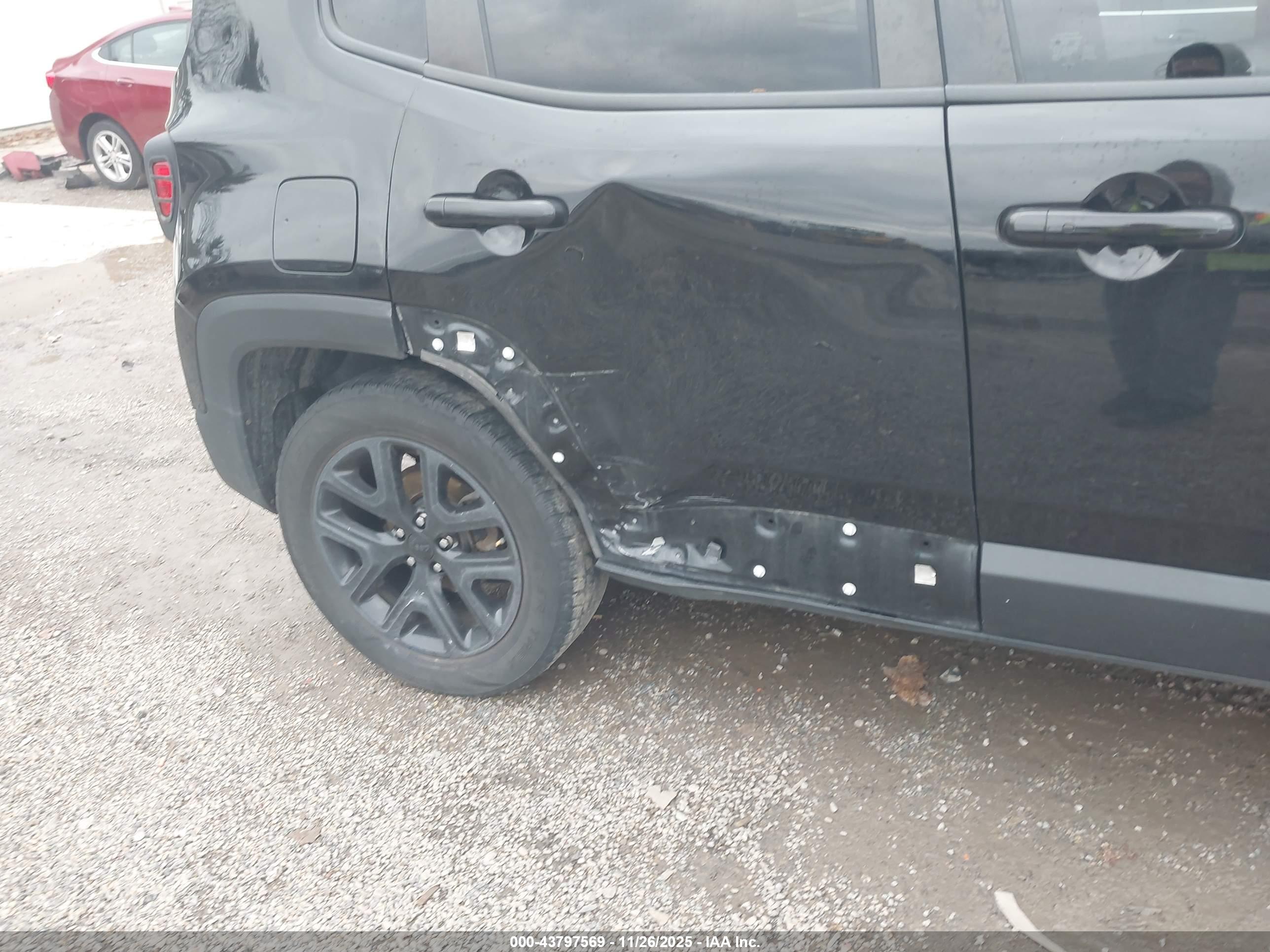 JEEP RENEGADE image 6