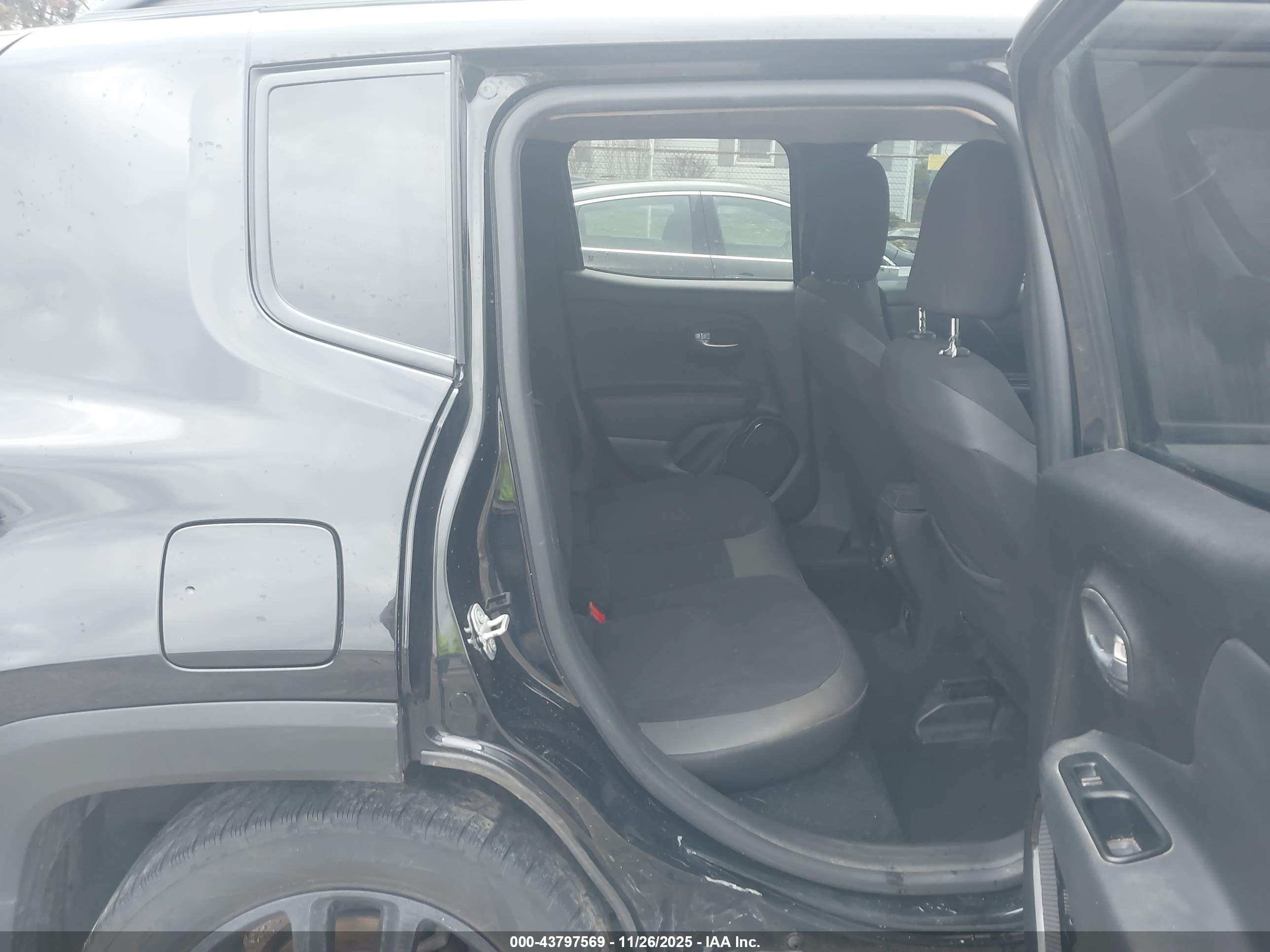 JEEP RENEGADE image 8