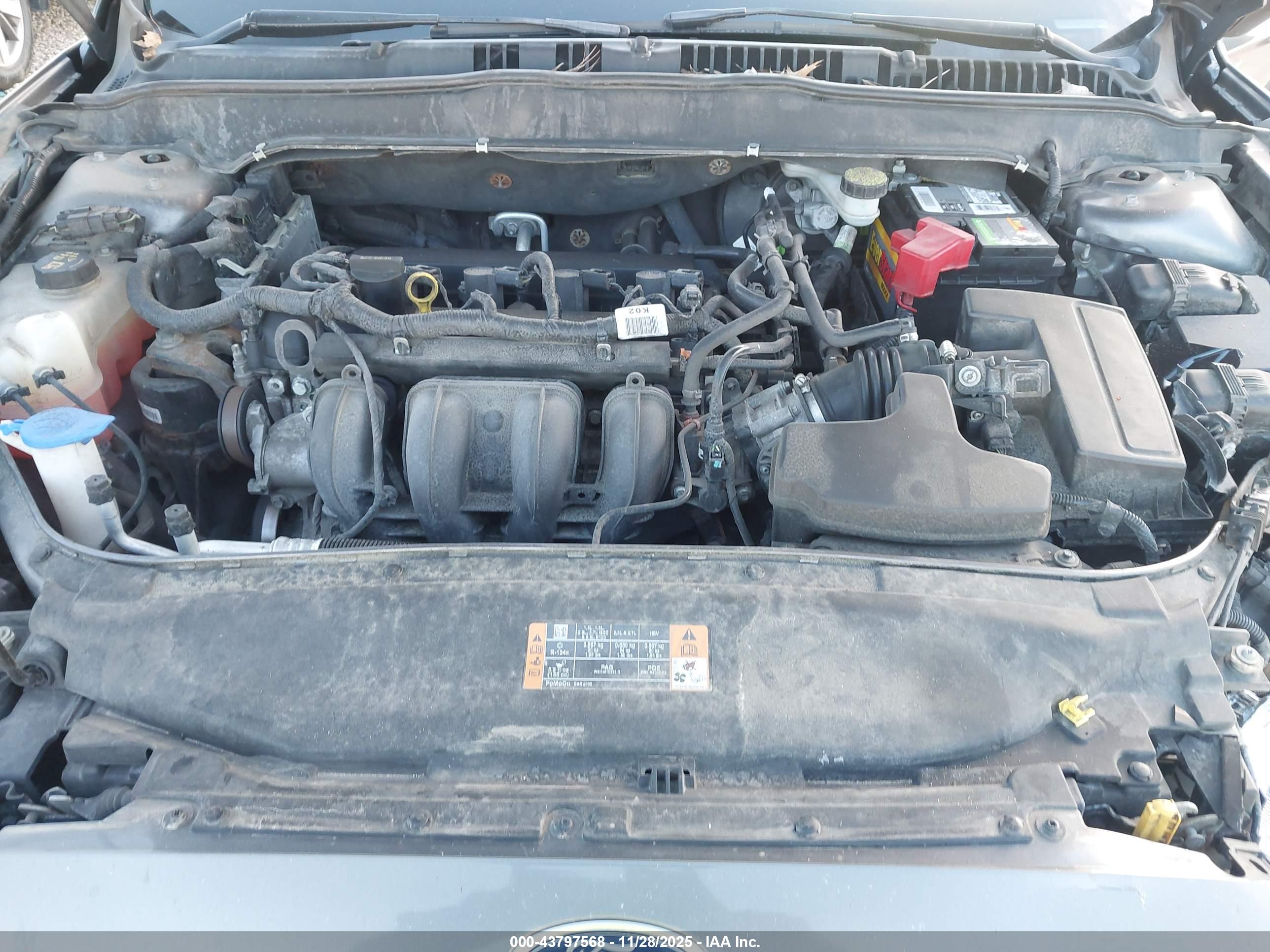 FORD FUSION image 10