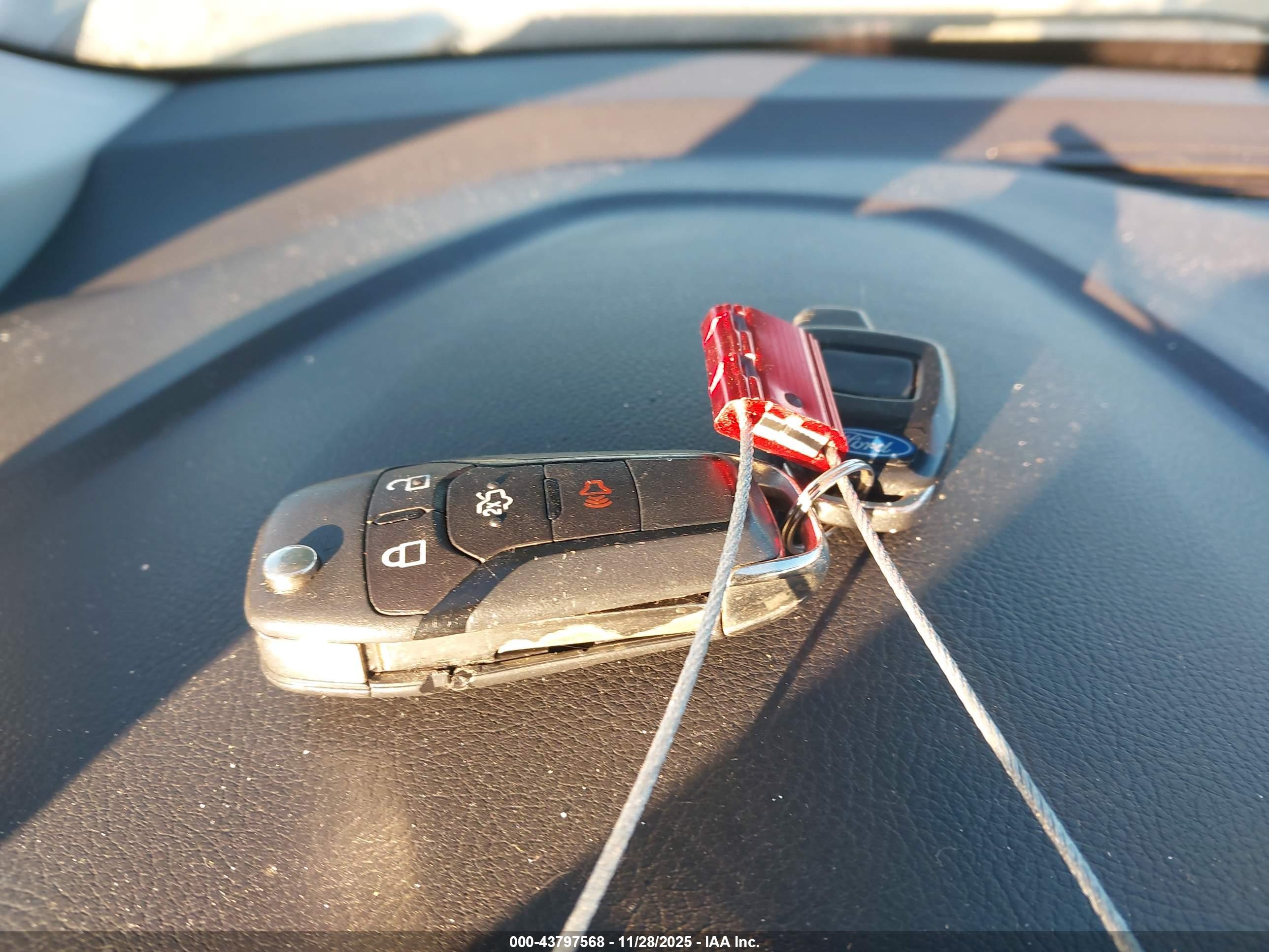 FORD FUSION image 11