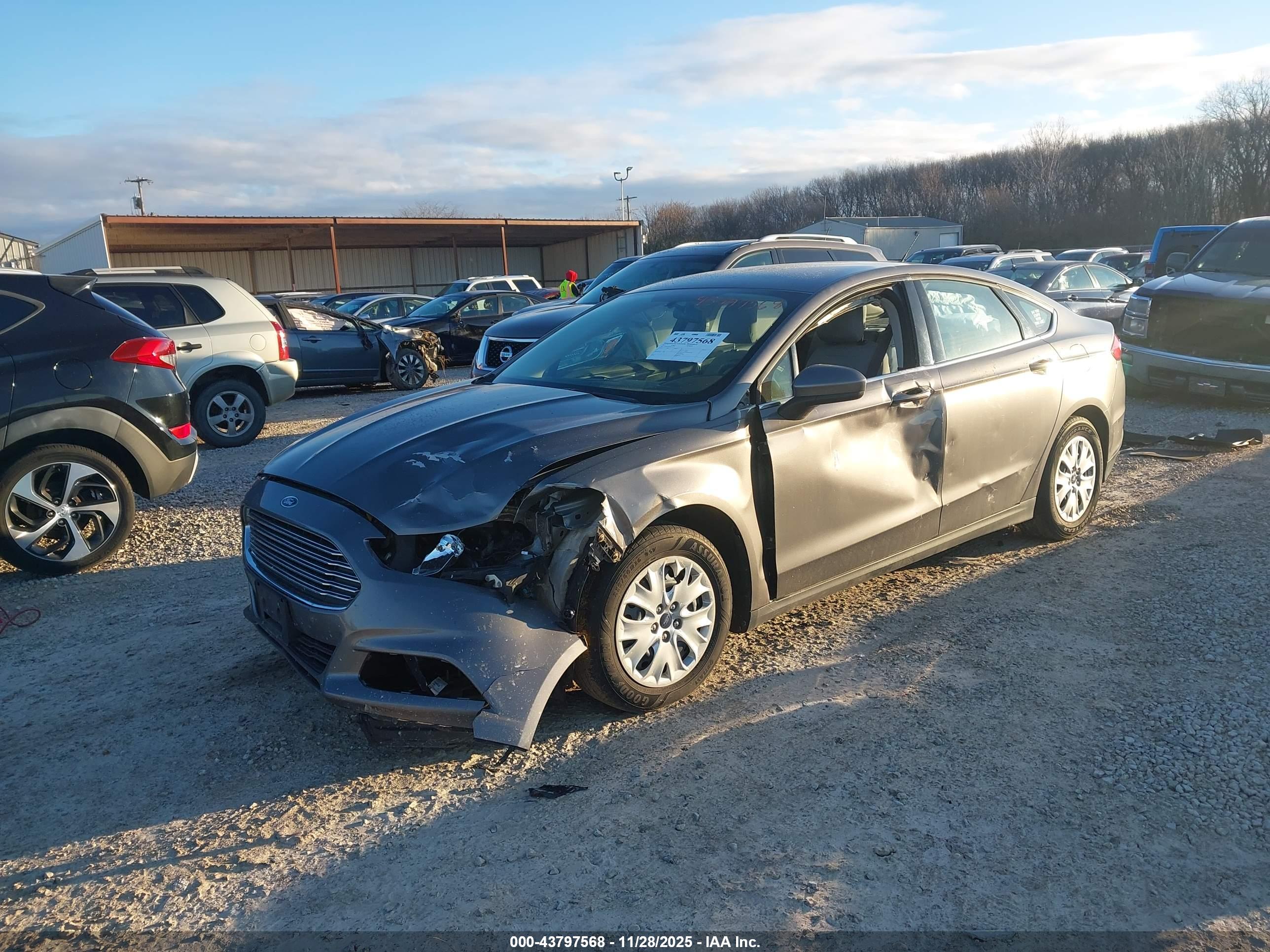 FORD FUSION image 2