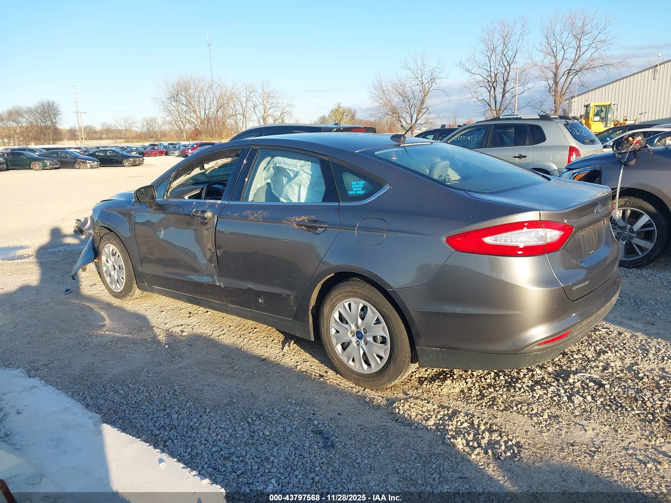 FORD FUSION image 3