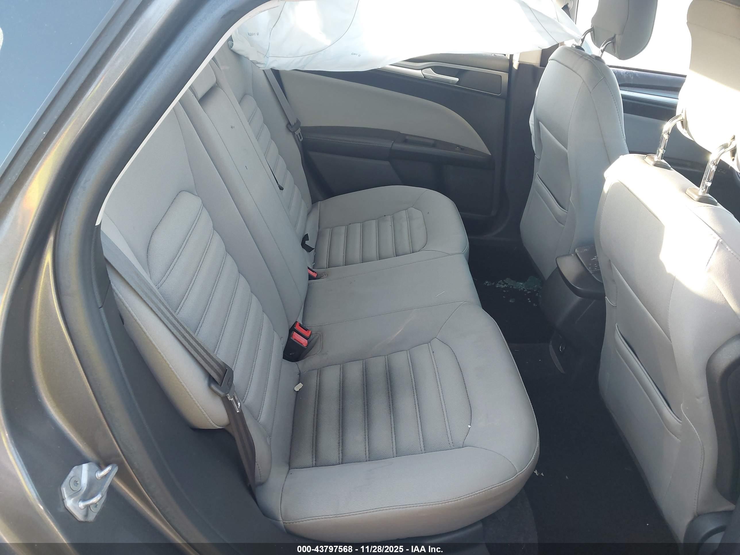 FORD FUSION image 8