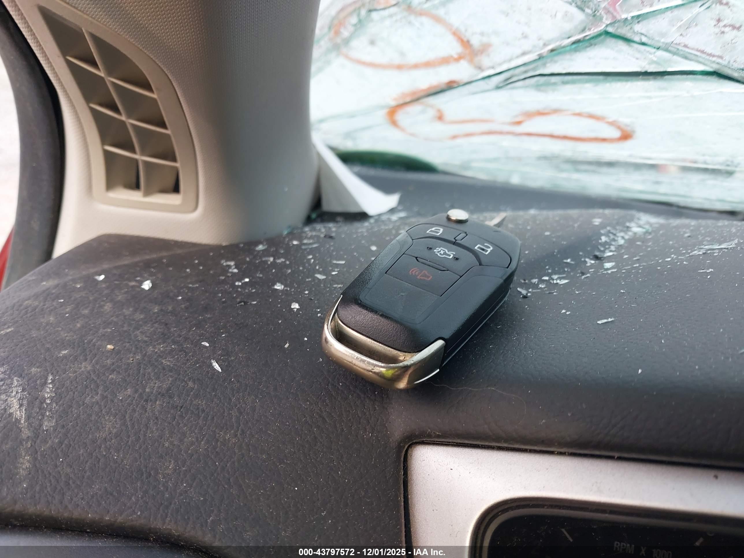 FORD FUSION image 11