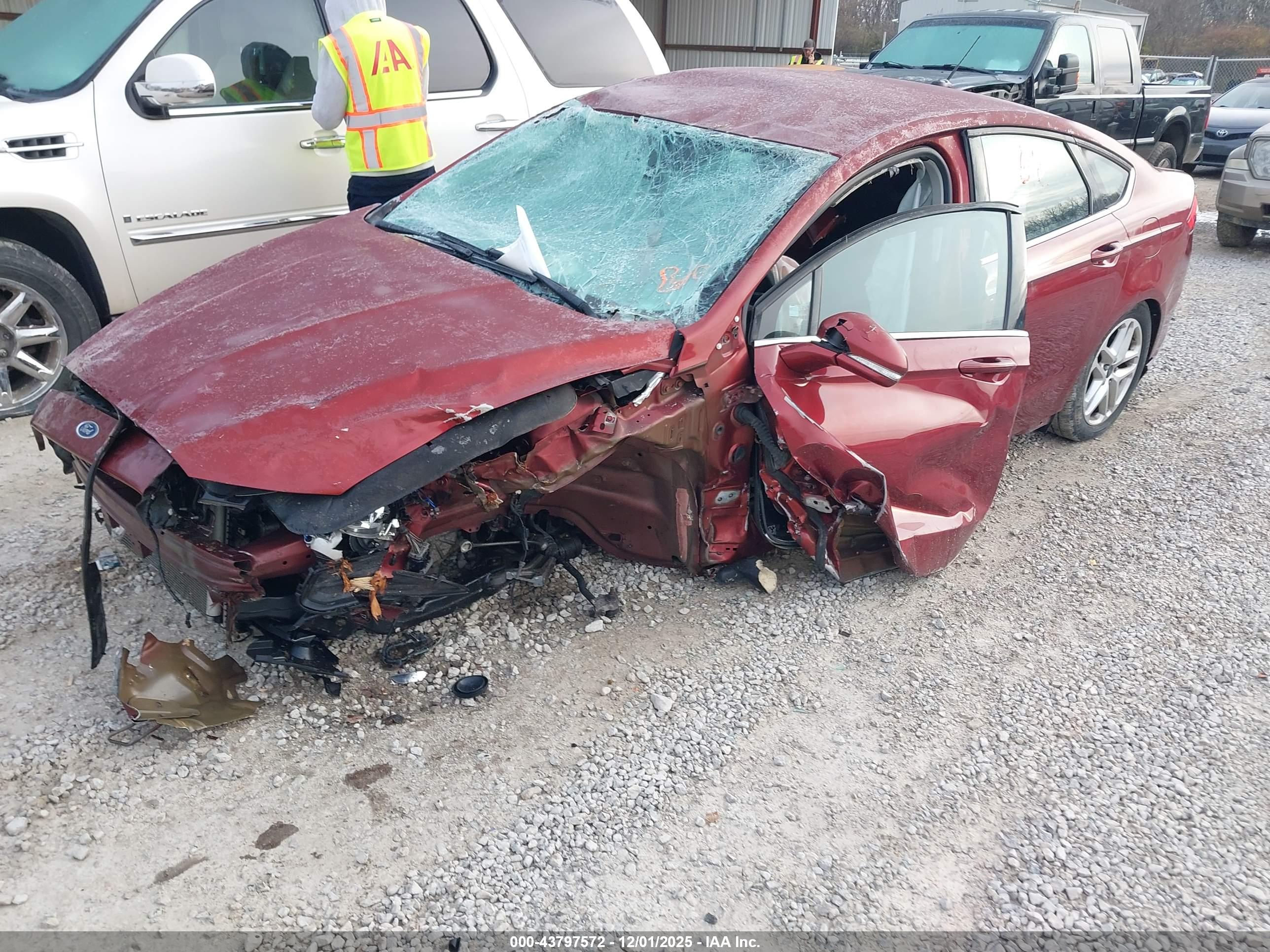 FORD FUSION image 6
