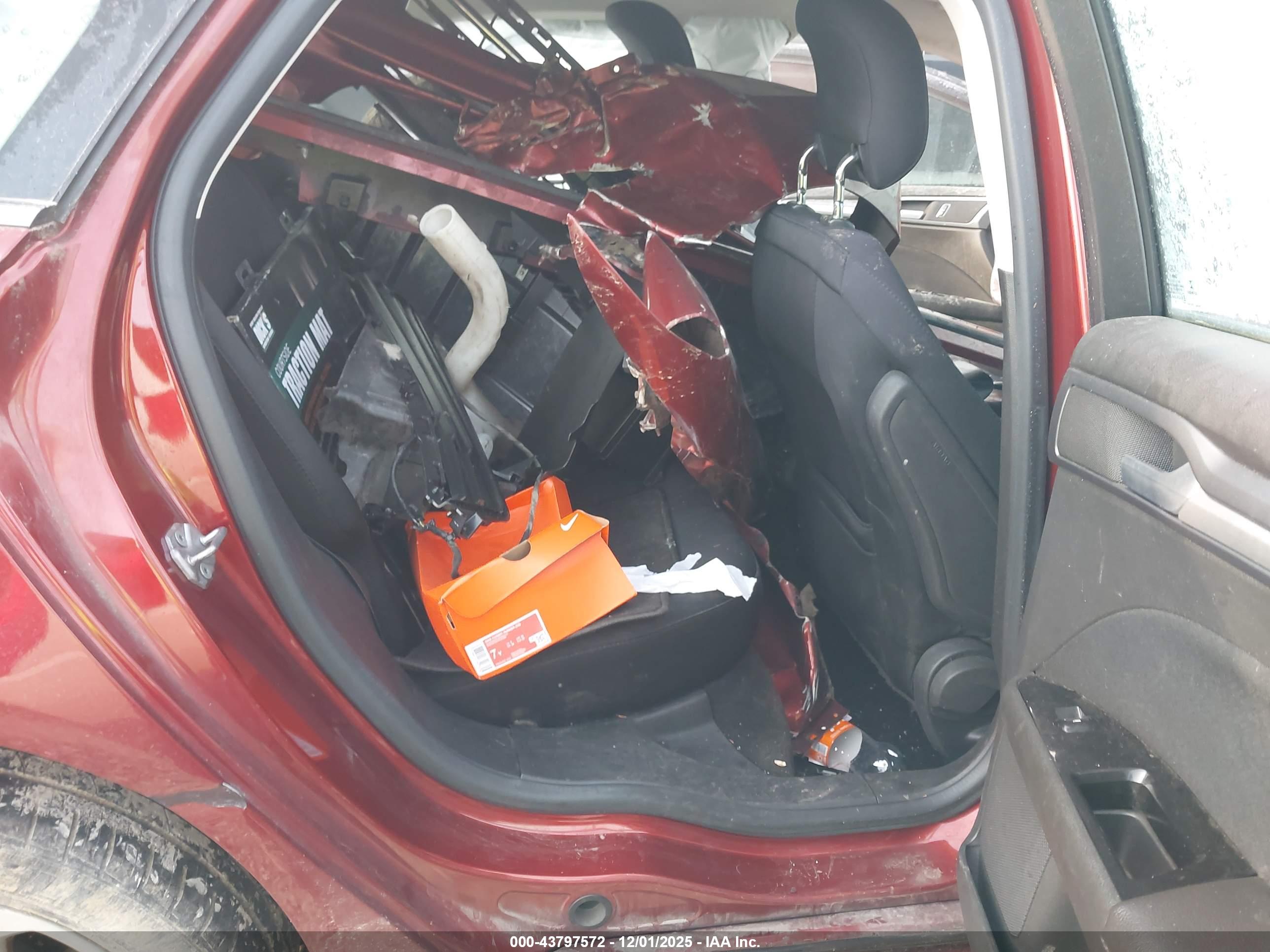 FORD FUSION image 8