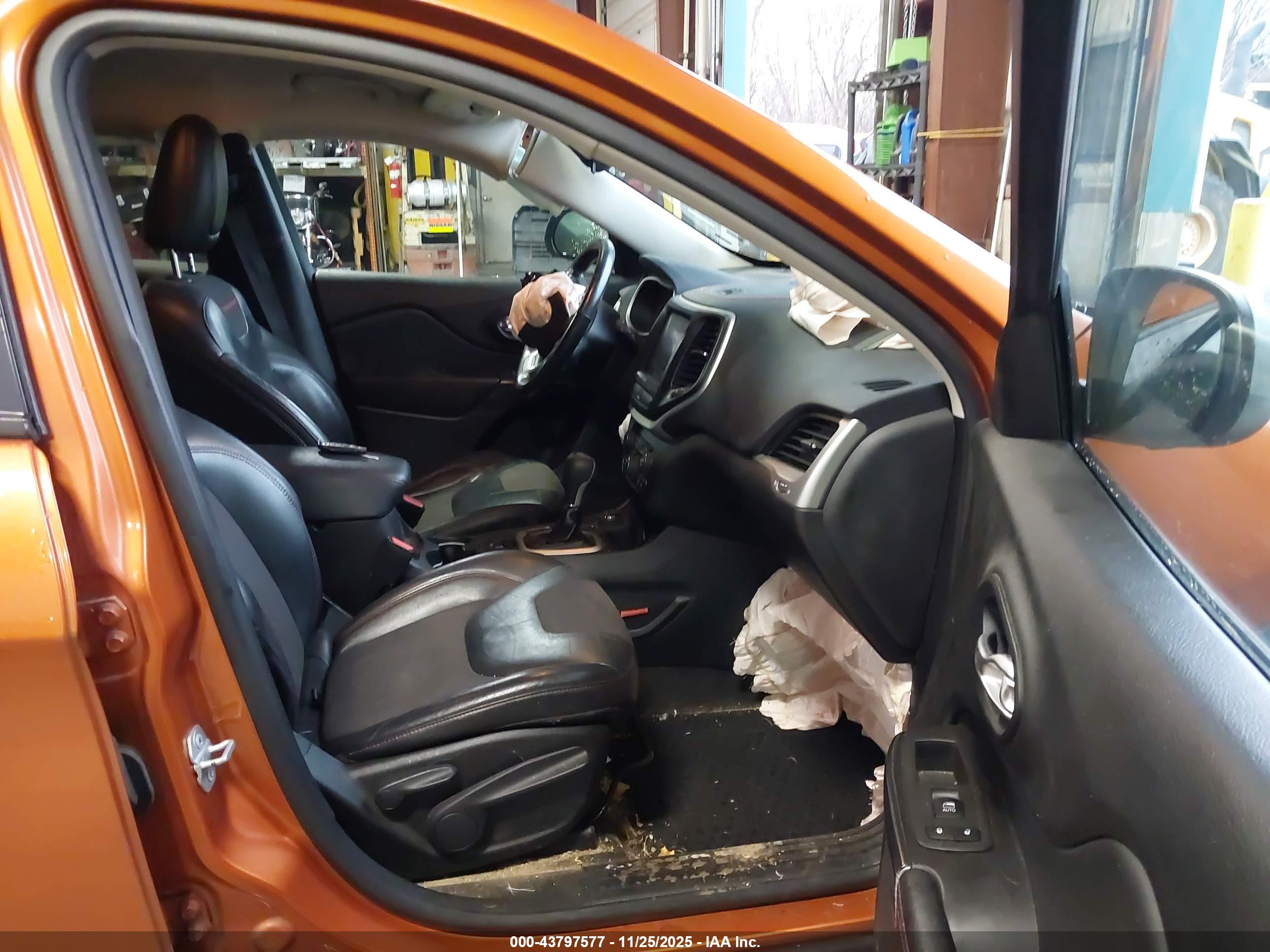 JEEP CHEROKEE image 5