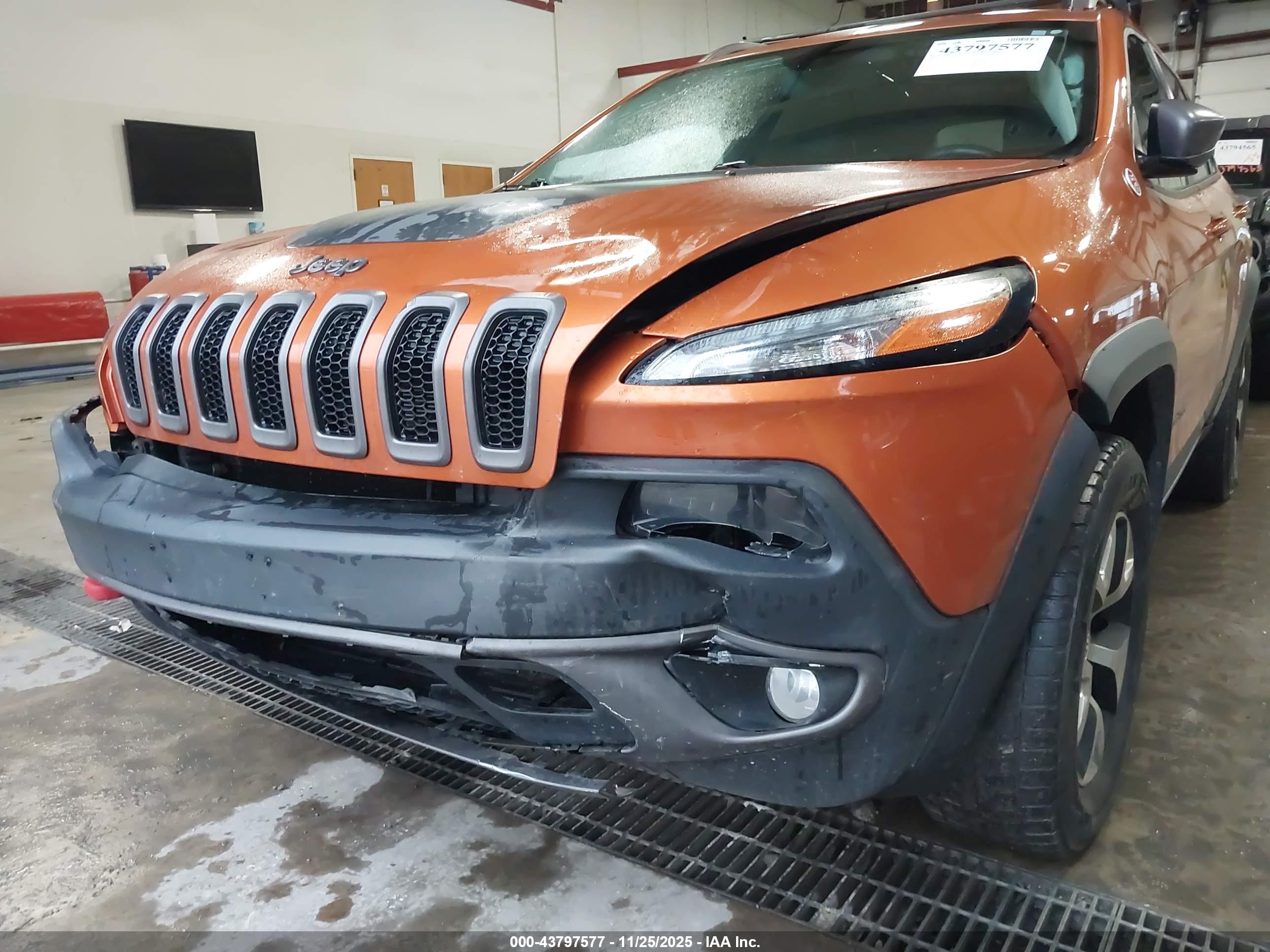 JEEP CHEROKEE image 6