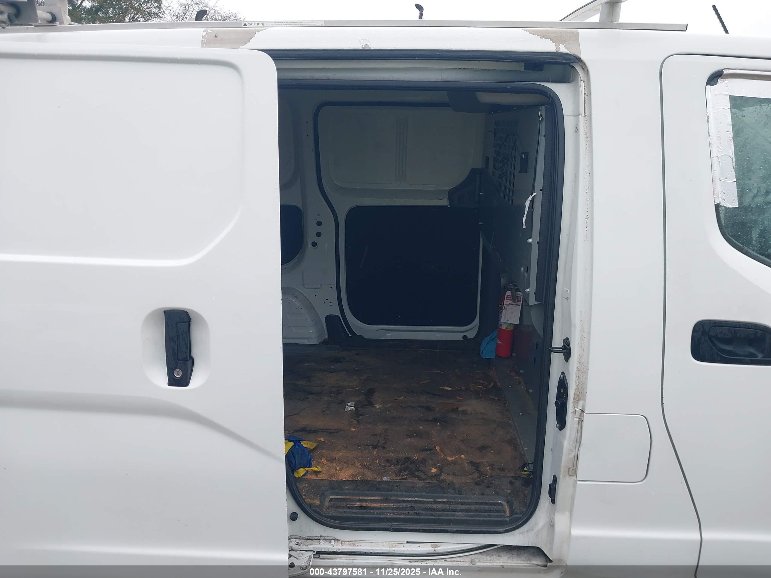 NISSAN NV200 image 8