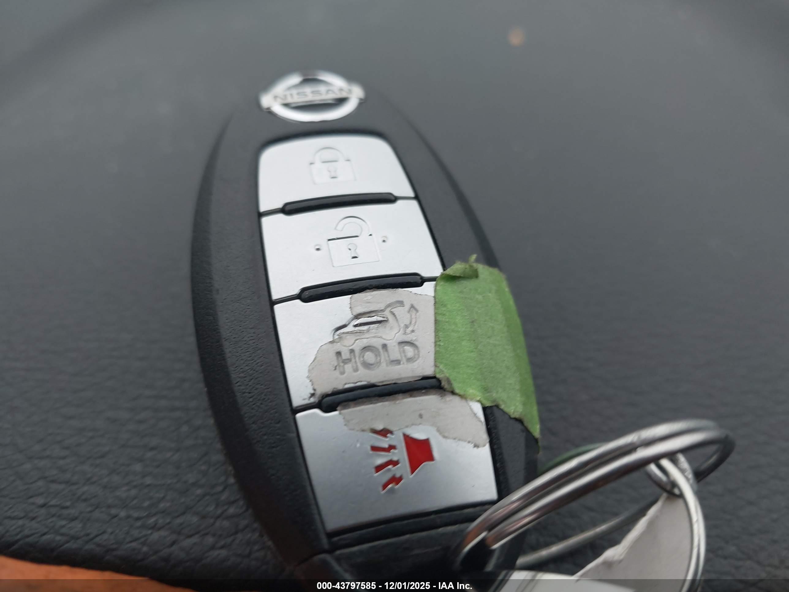 NISSAN ROGUE image 11
