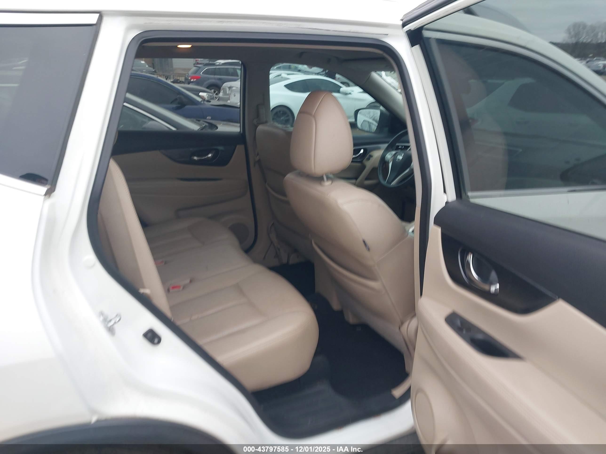 NISSAN ROGUE image 8