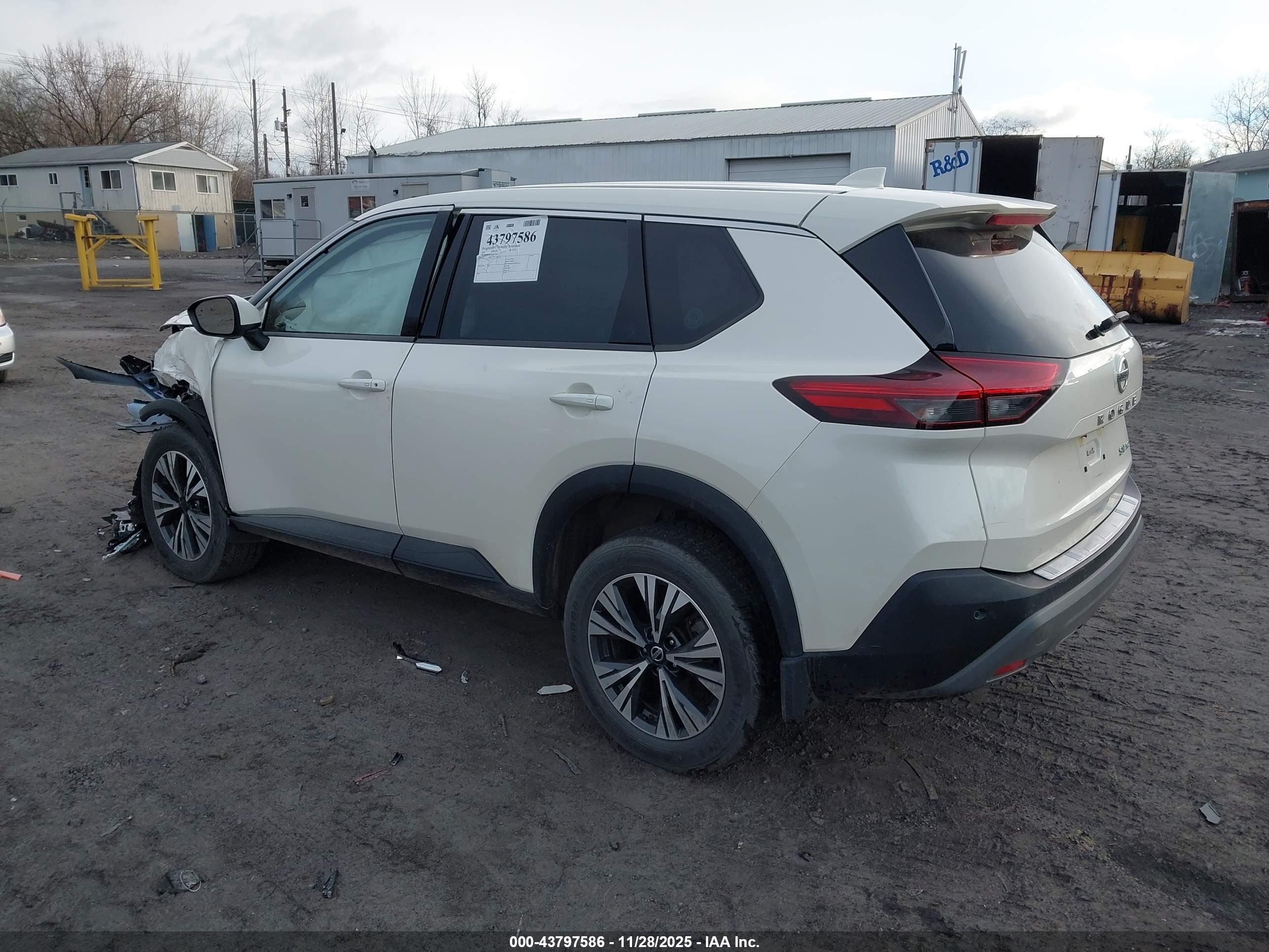 NISSAN ROGUE image 3