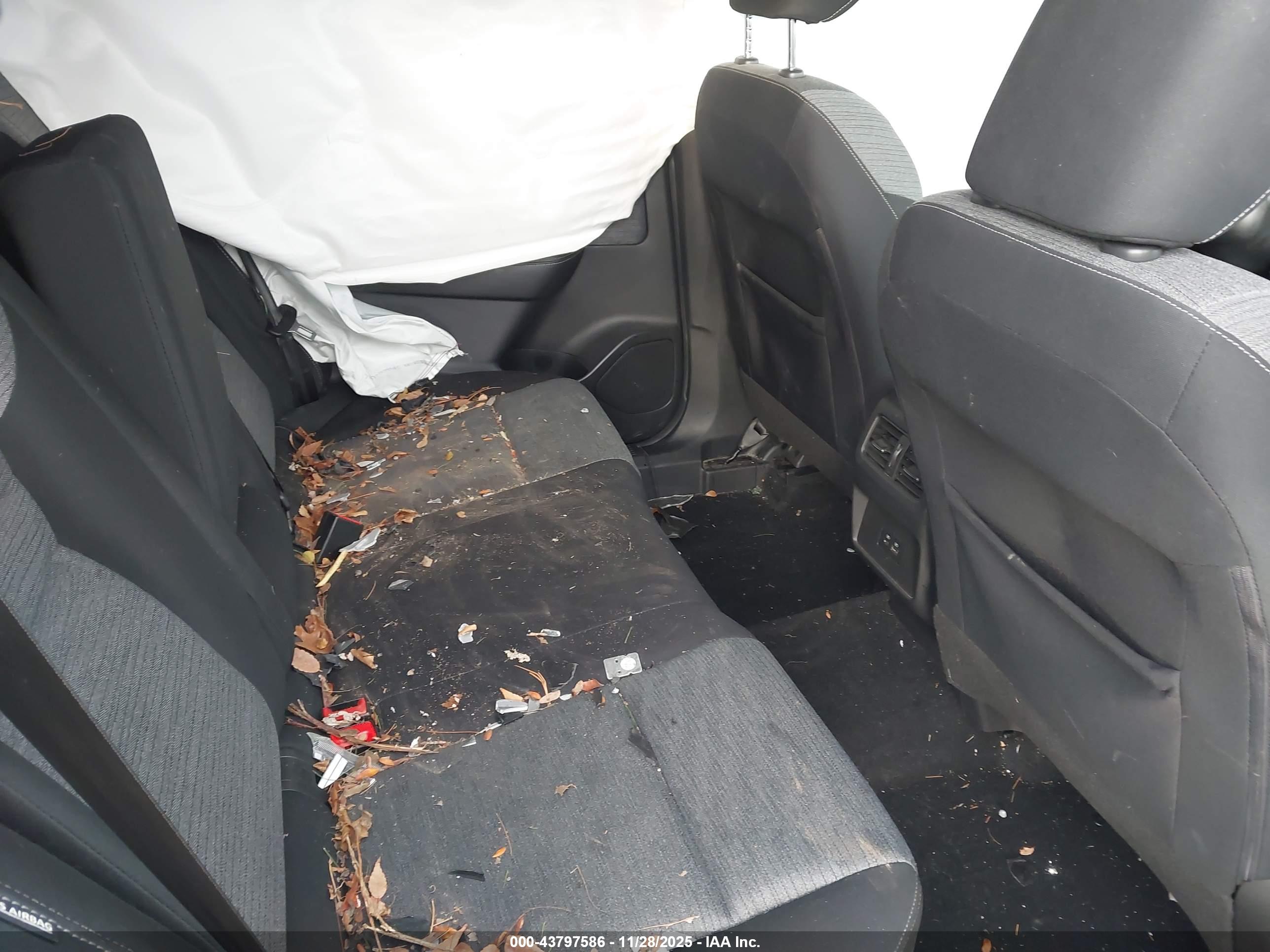 NISSAN ROGUE image 8