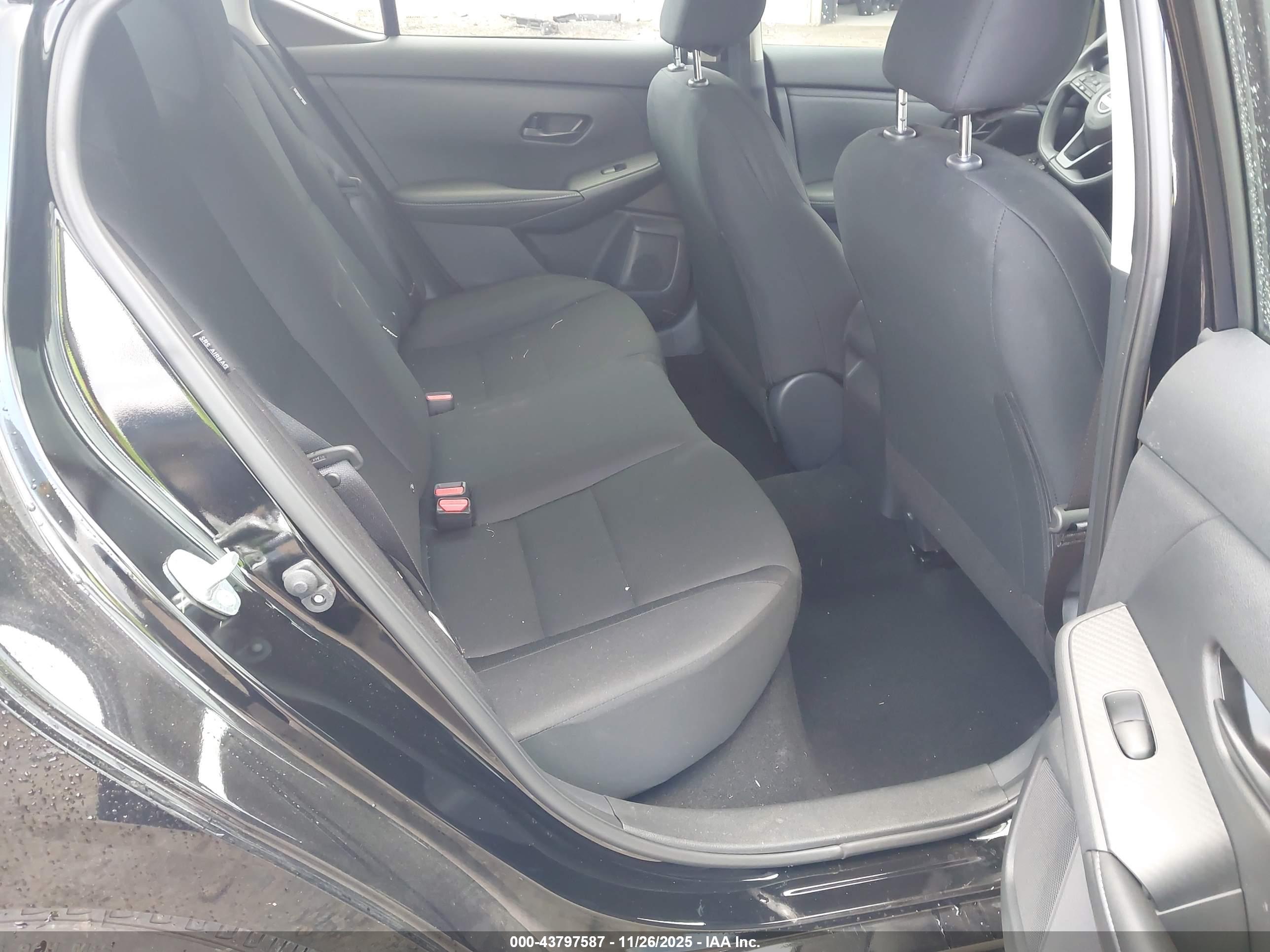 NISSAN SENTRA image 8