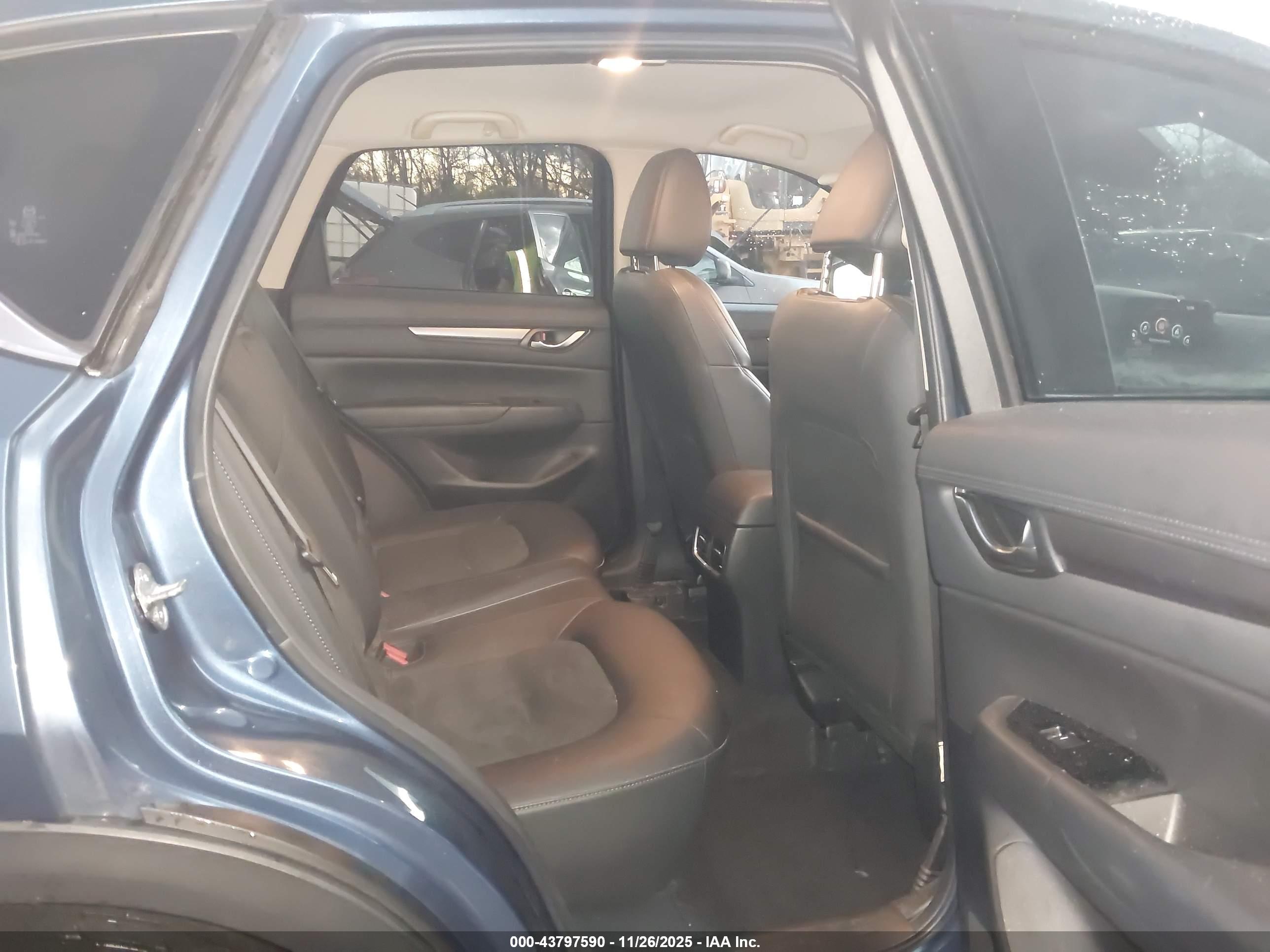 MAZDA CX-5 image 8