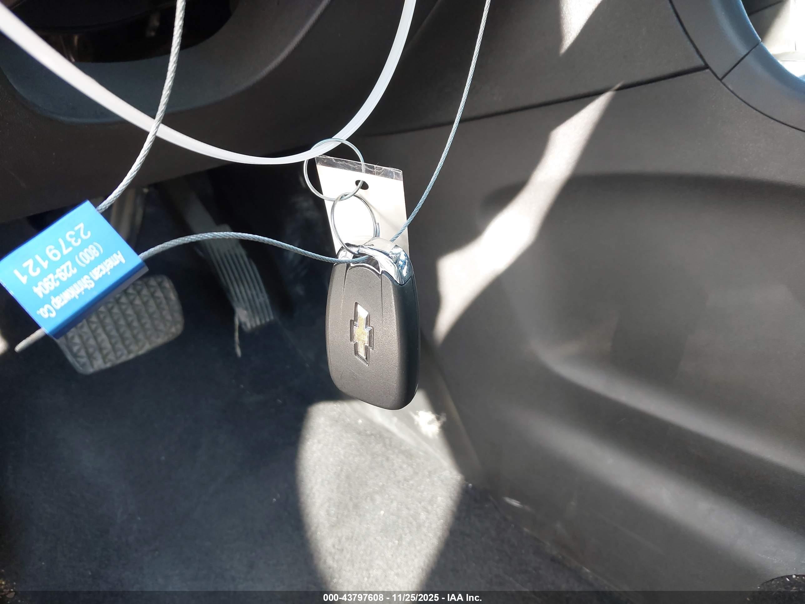 CHEVROLET EQUINOX image 11