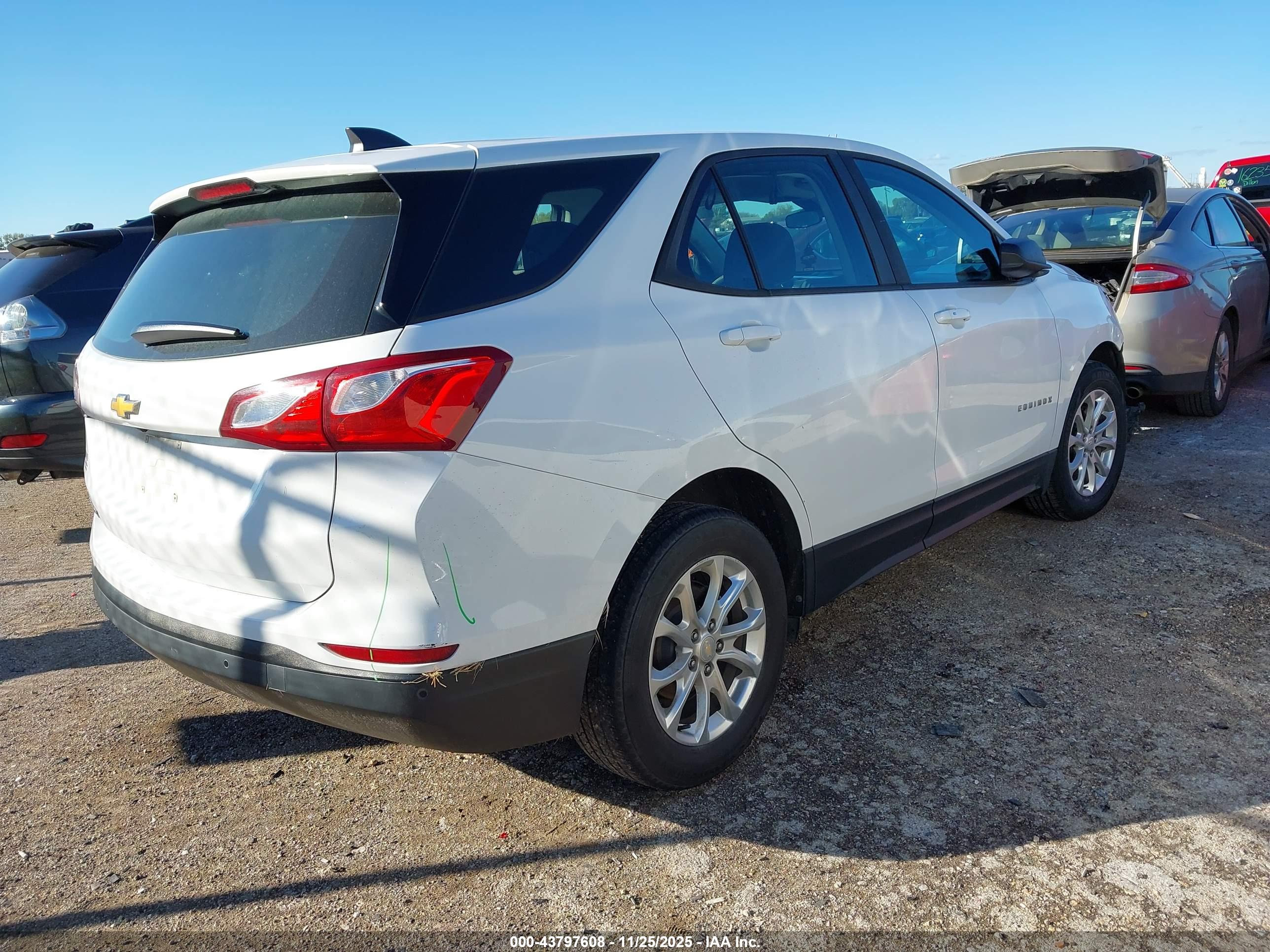 CHEVROLET EQUINOX image 4