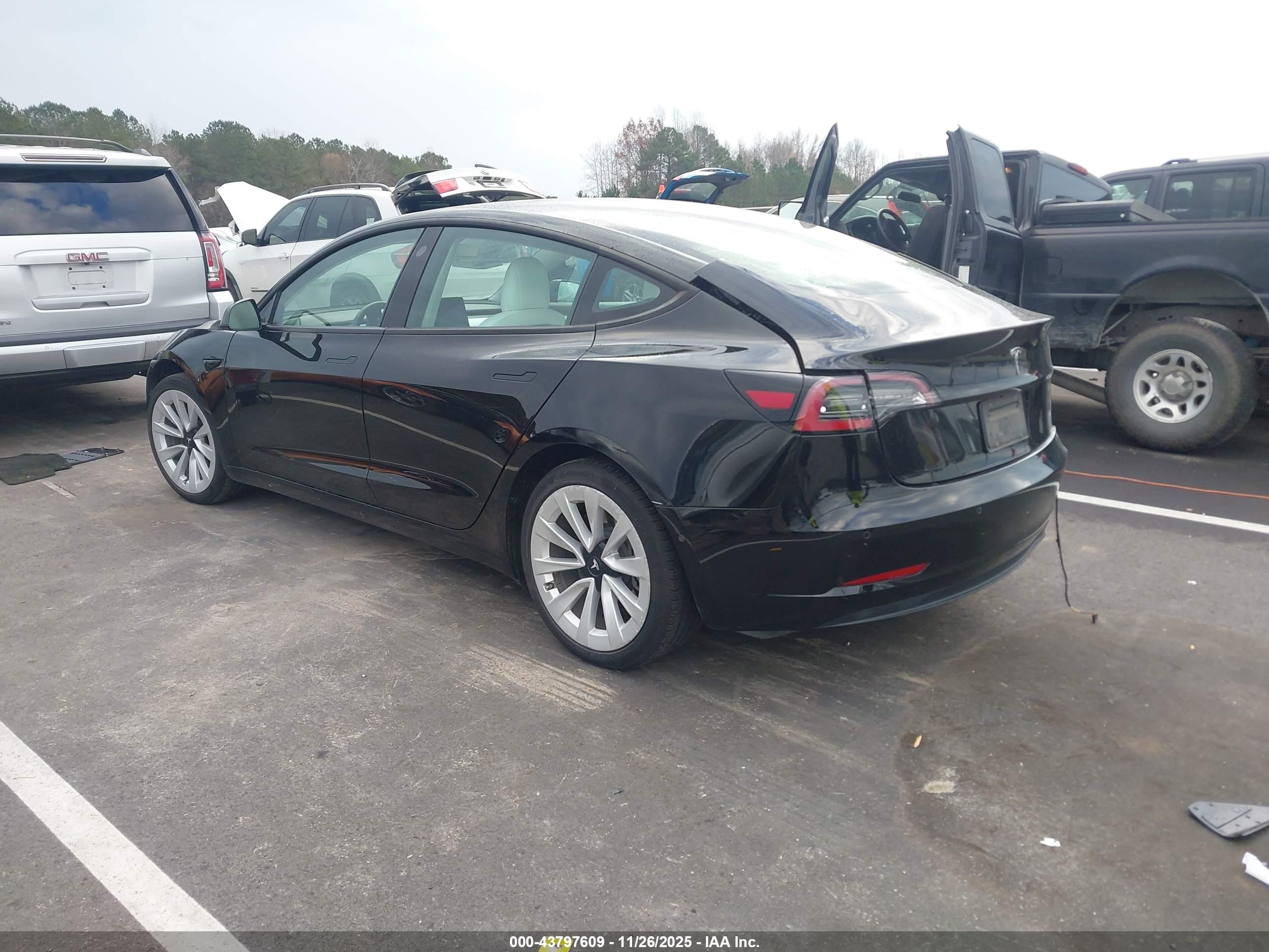 TESLA MODEL image 3