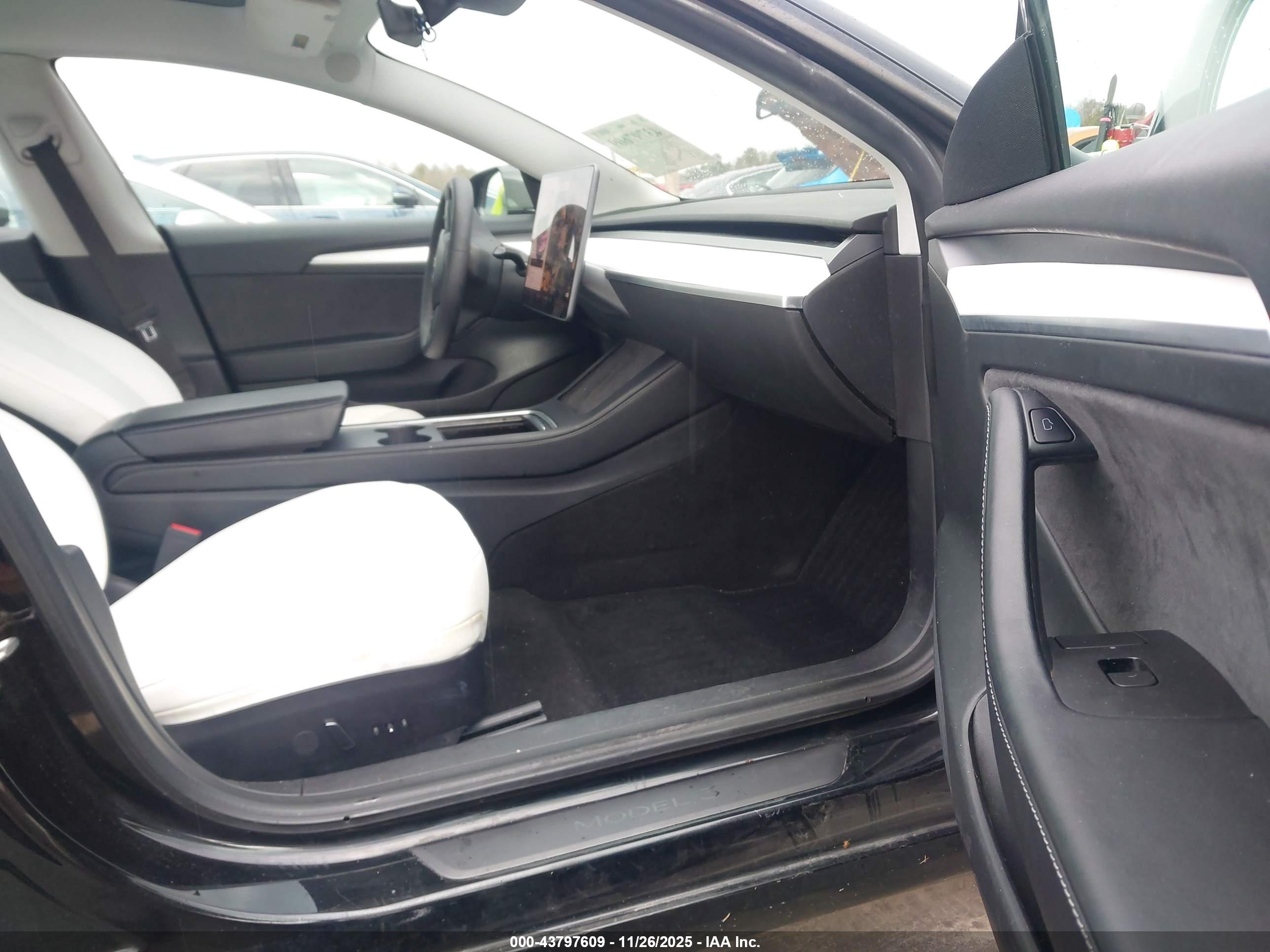 TESLA MODEL image 5