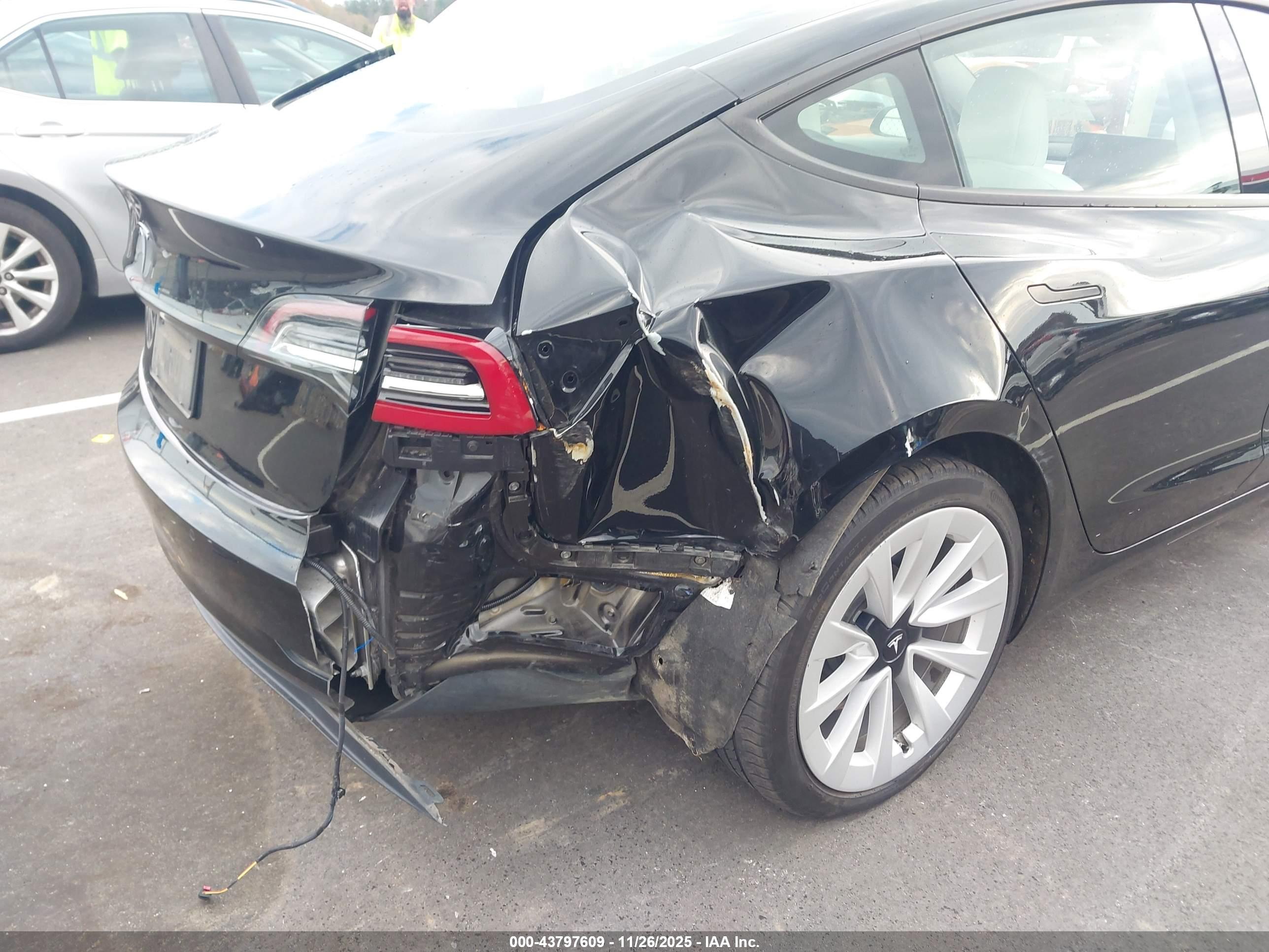 TESLA MODEL image 6