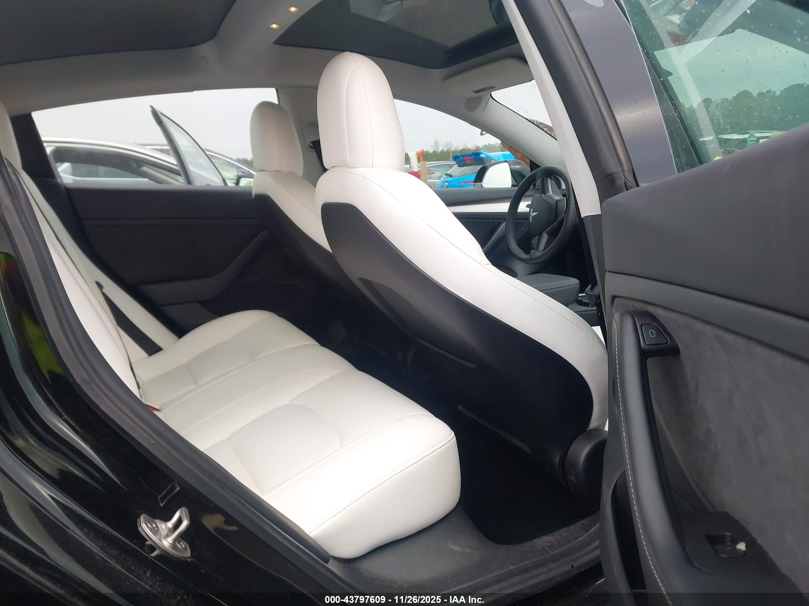 TESLA MODEL image 8