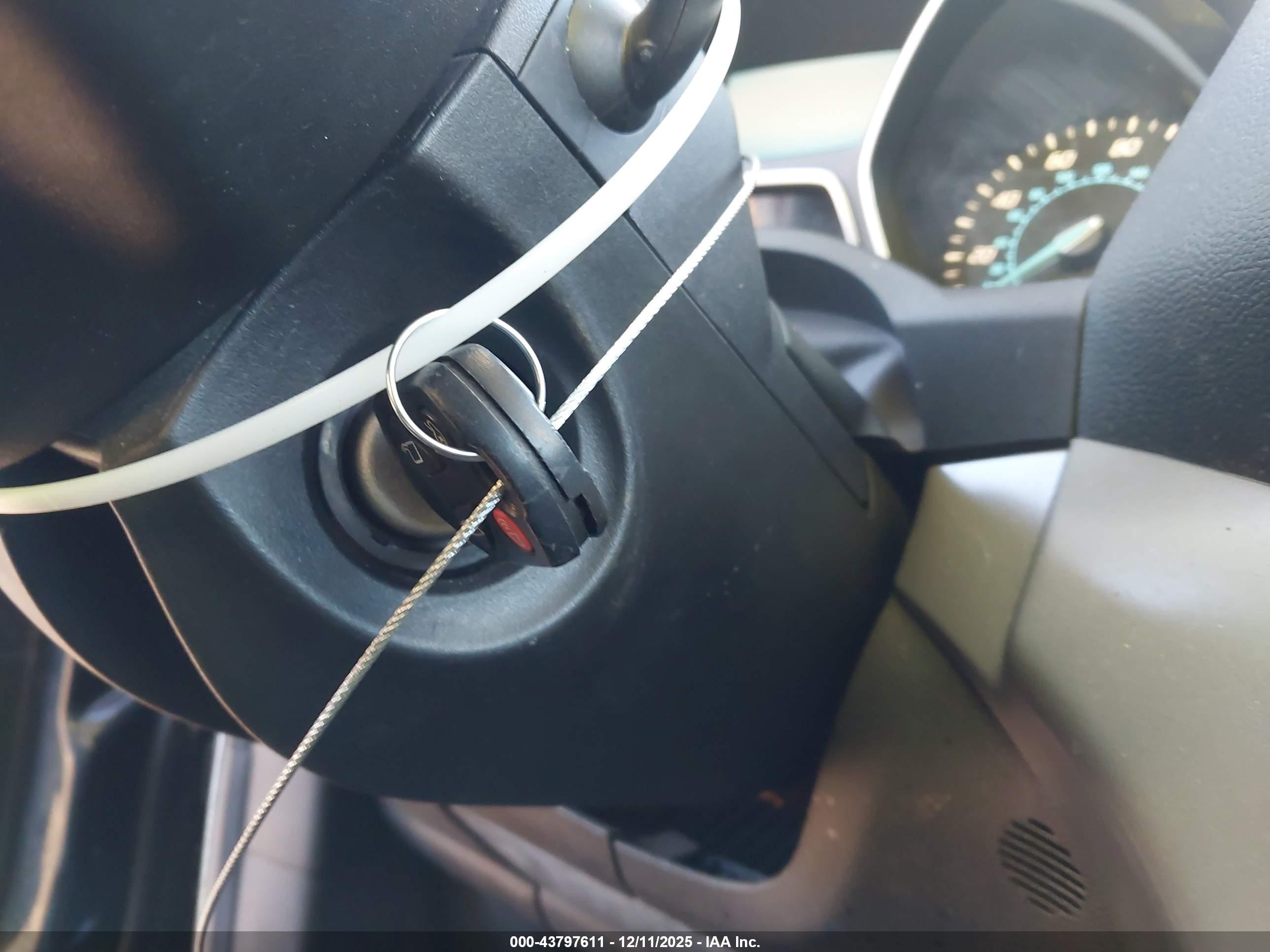 FORD ESCAPE image 11