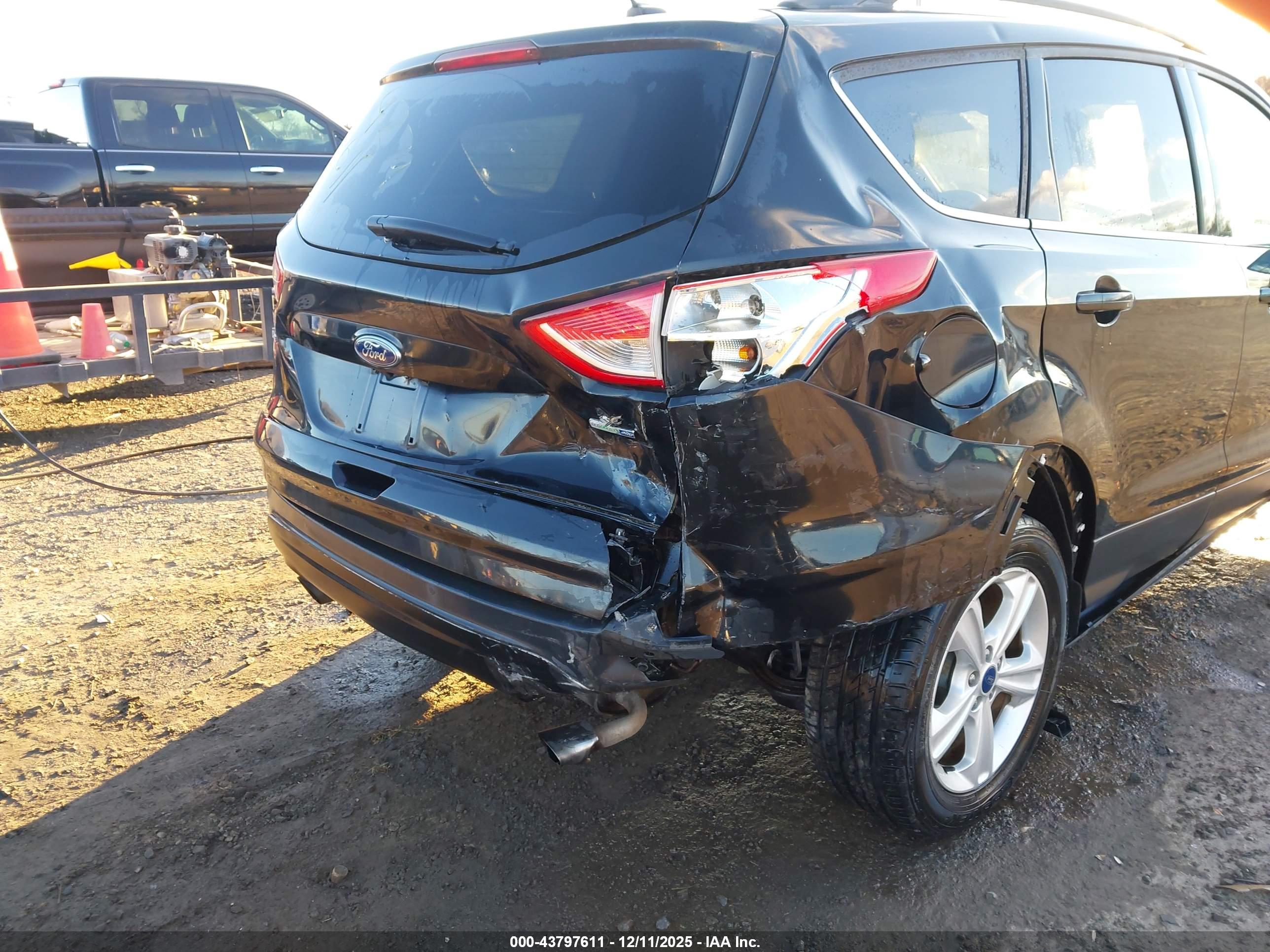 FORD ESCAPE image 6