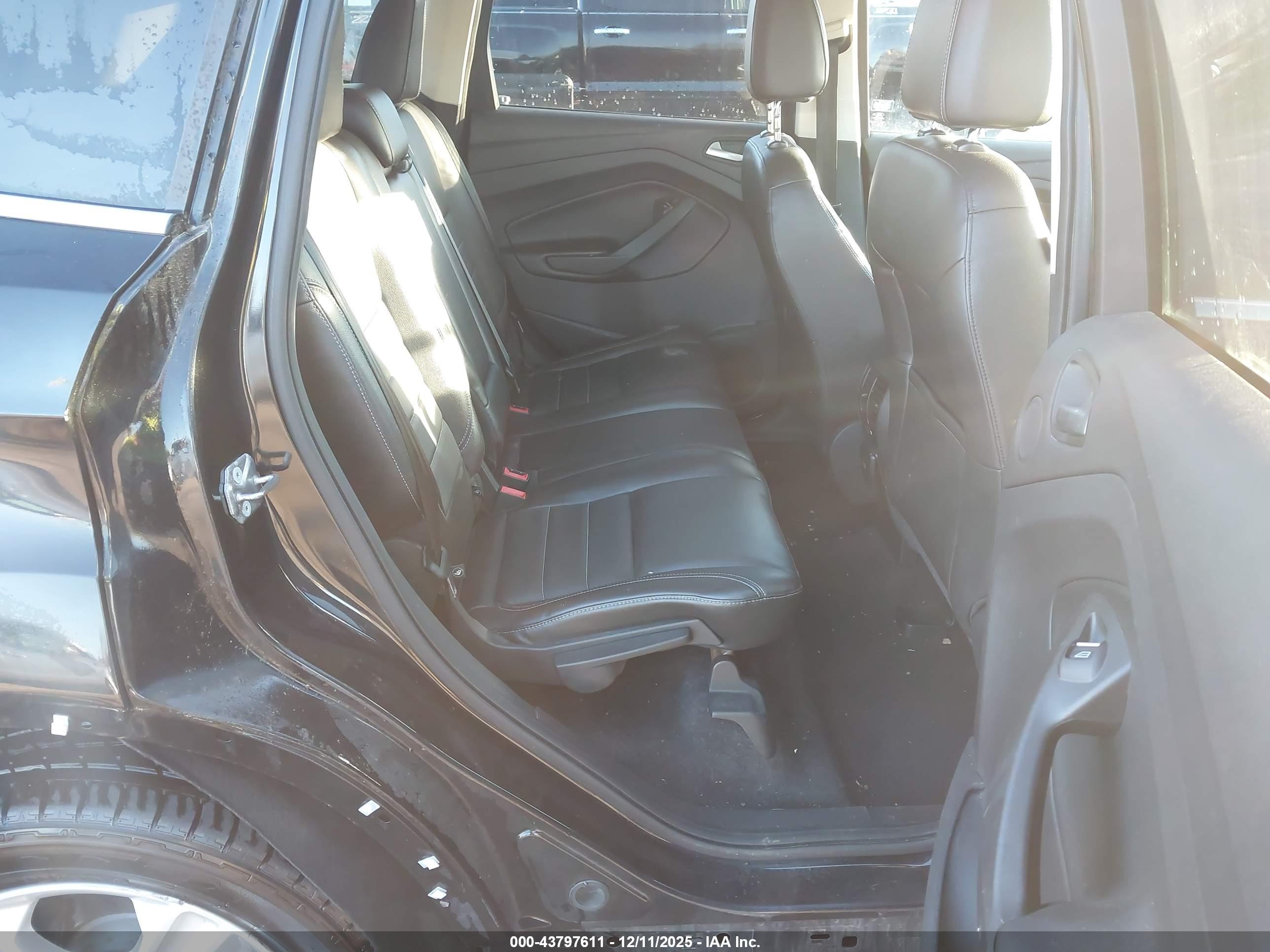 FORD ESCAPE image 8