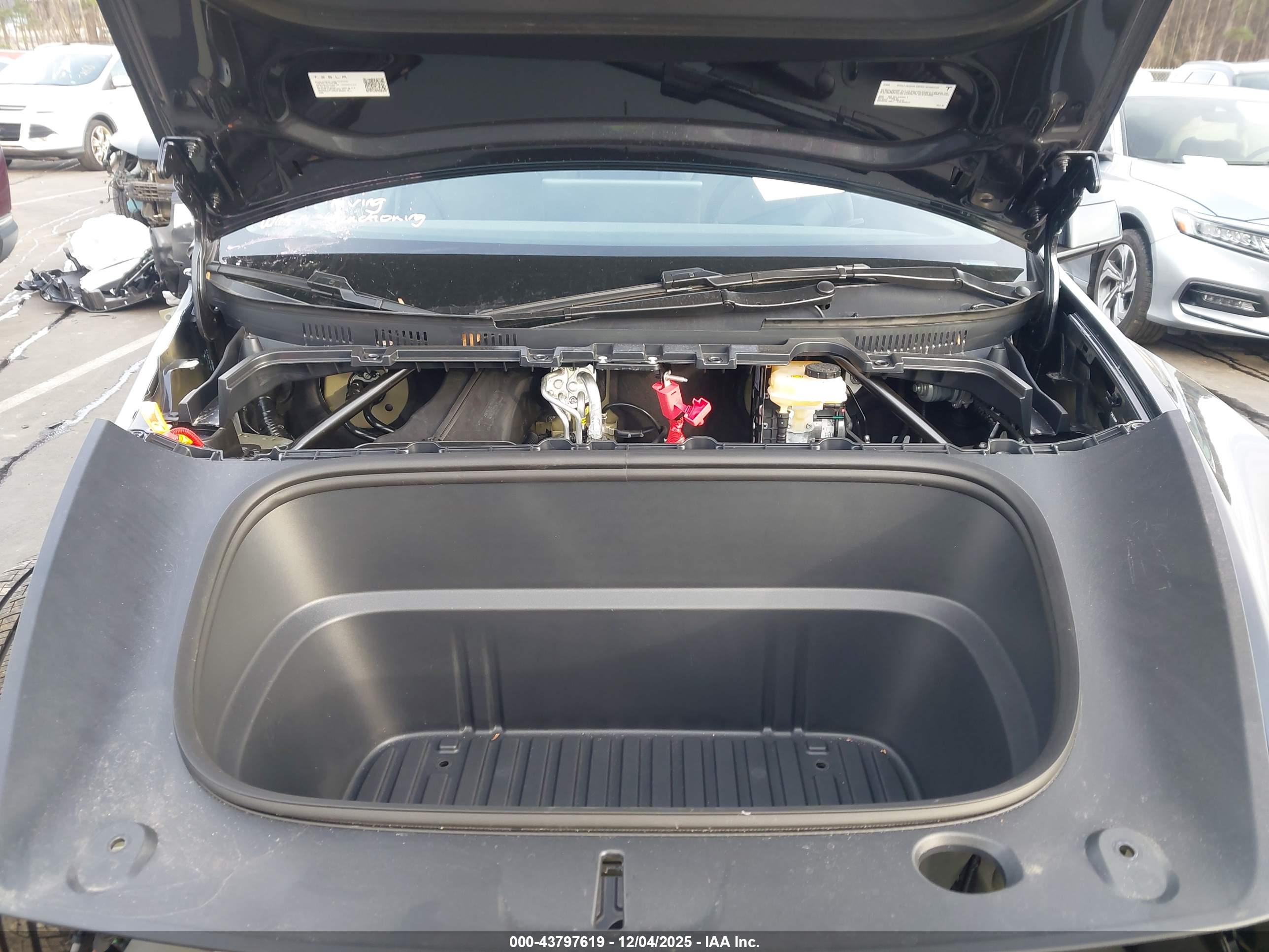 TESLA MODEL image 10
