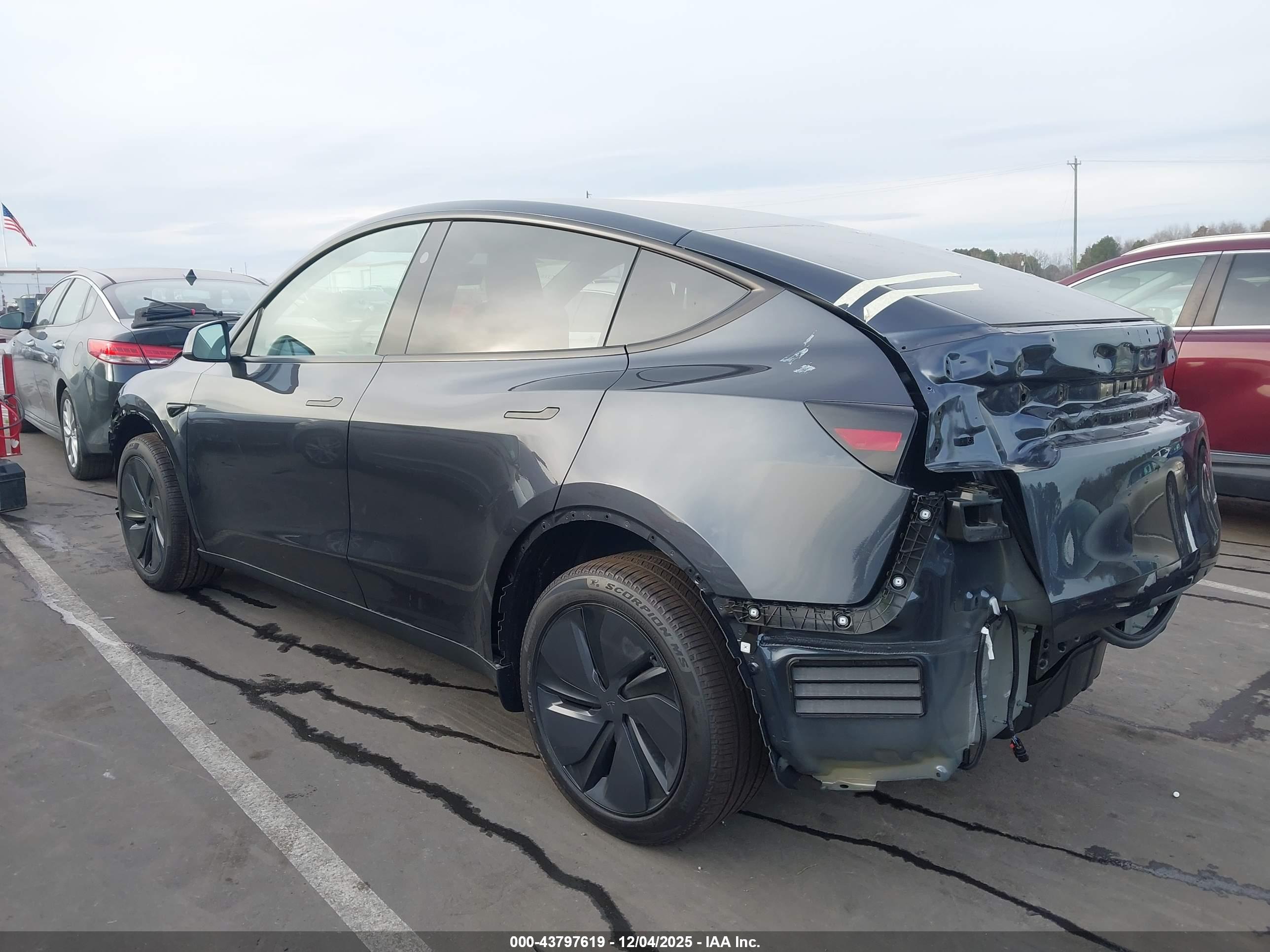 TESLA MODEL image 3