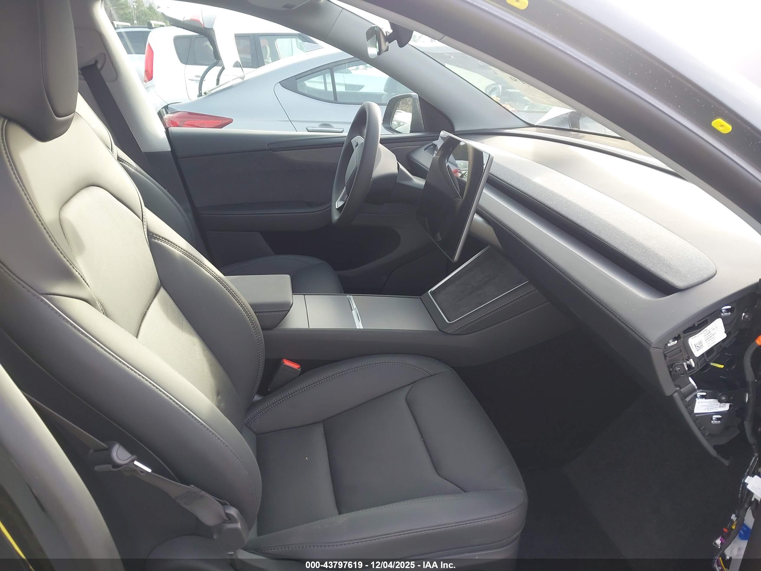 TESLA MODEL image 5